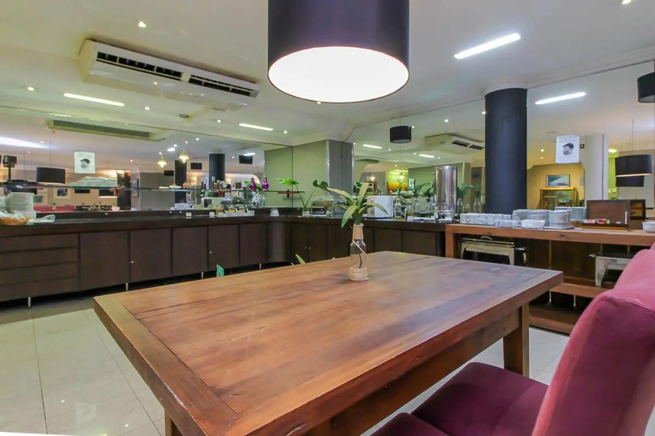 Restaurant/places to eat in Coral Trade Hotel