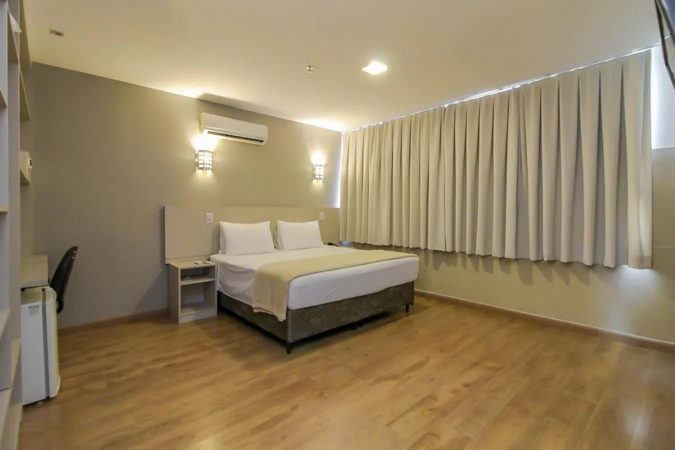 Bed in Coral Trade Hotel