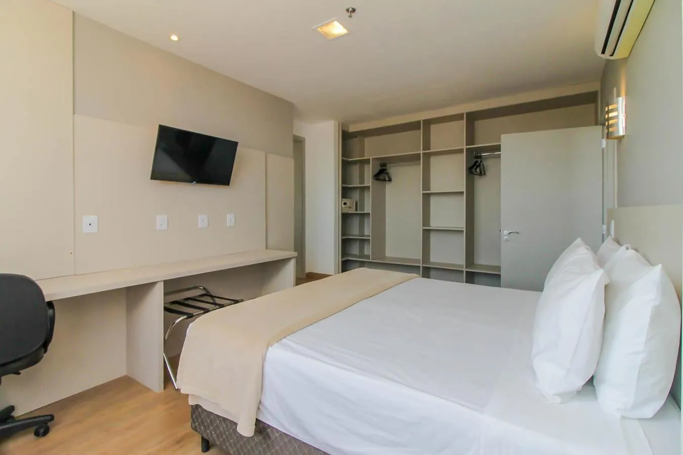 Bed in Coral Trade Hotel