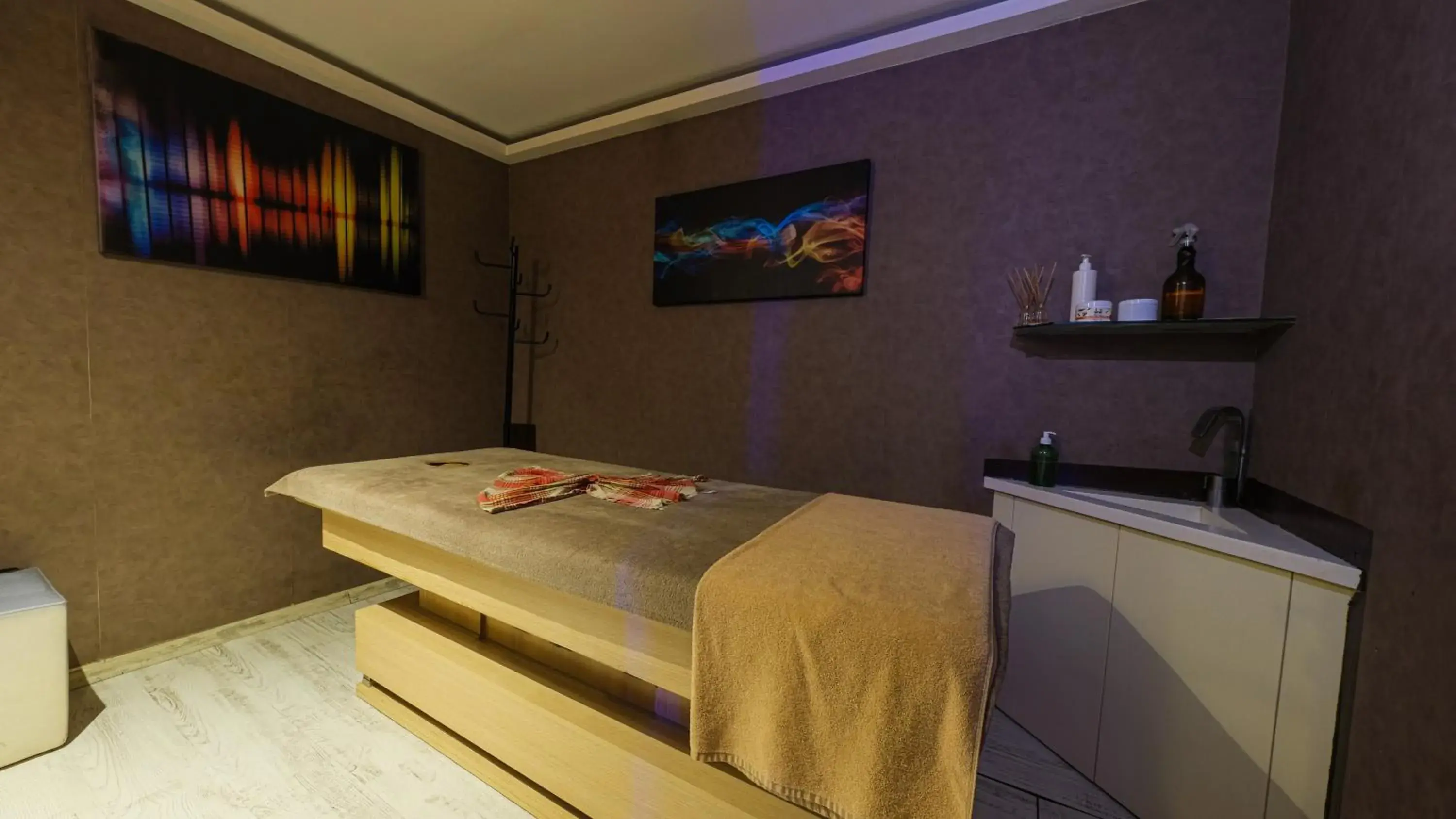 Massage, Bed in Endless Art Hotel-Special Category Massage, Bed in Endless Art Hotel-Special Category
