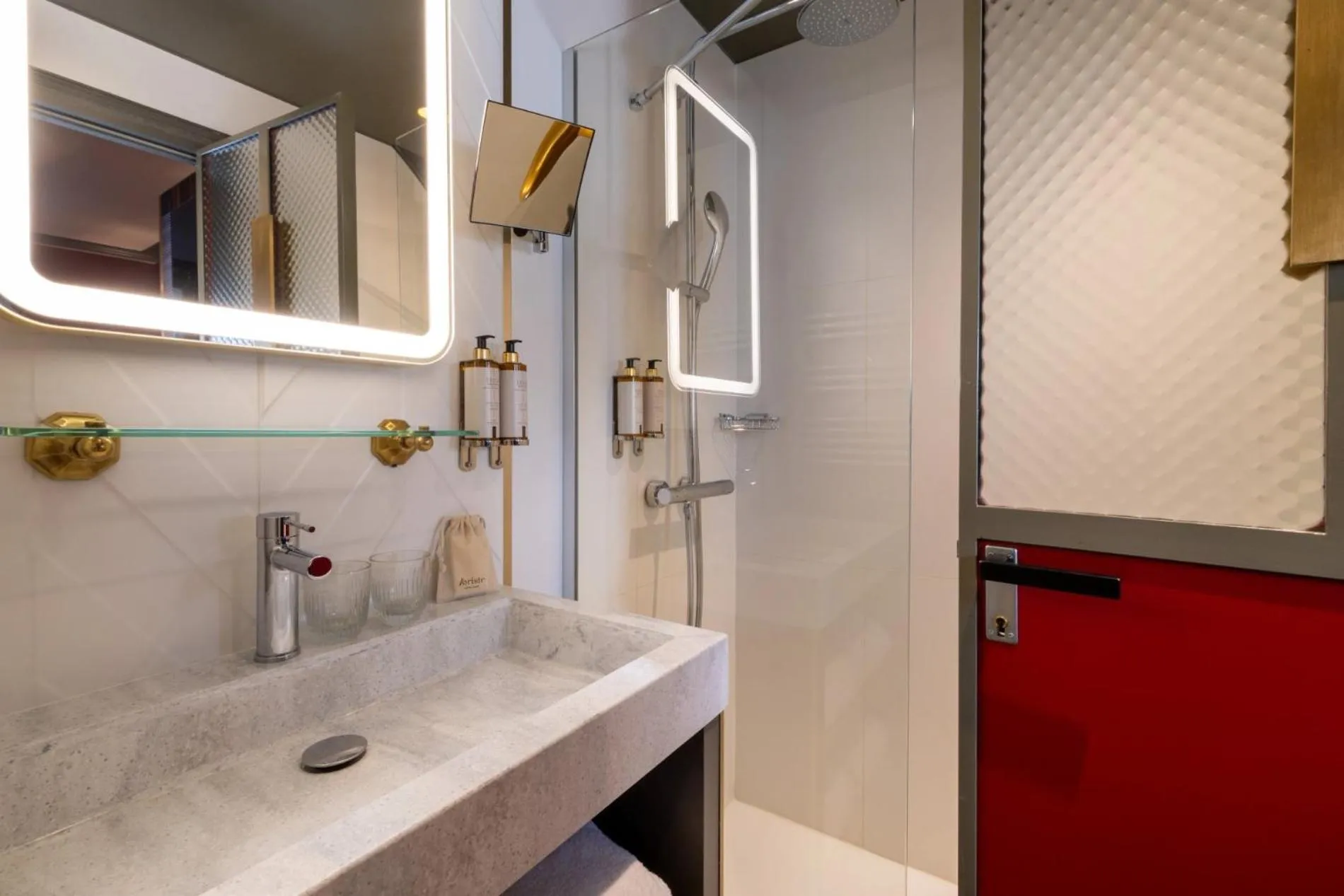 Bathroom in Hôtel Aoriste & Spa