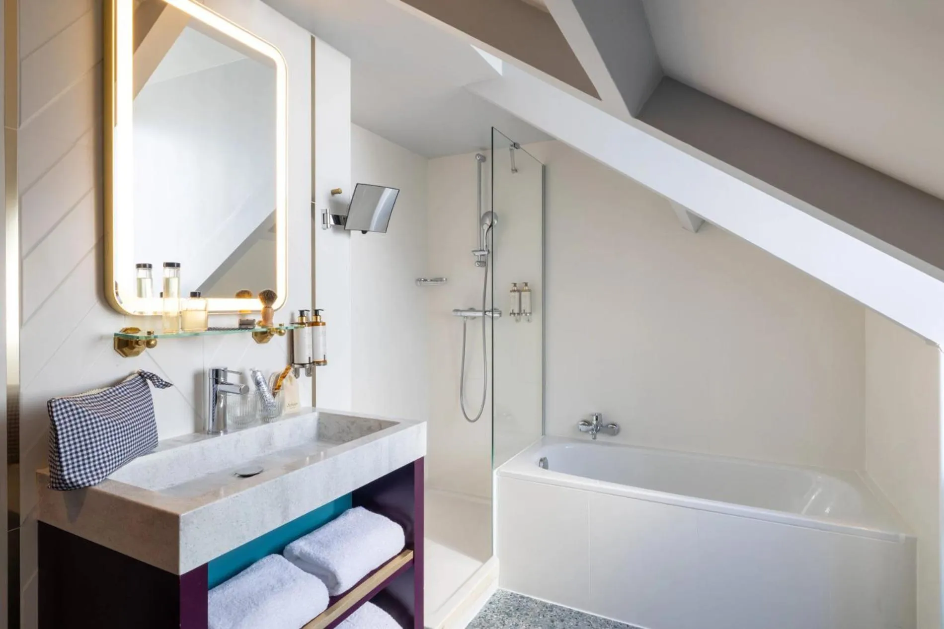 Bathroom in Hôtel Aoriste & Spa