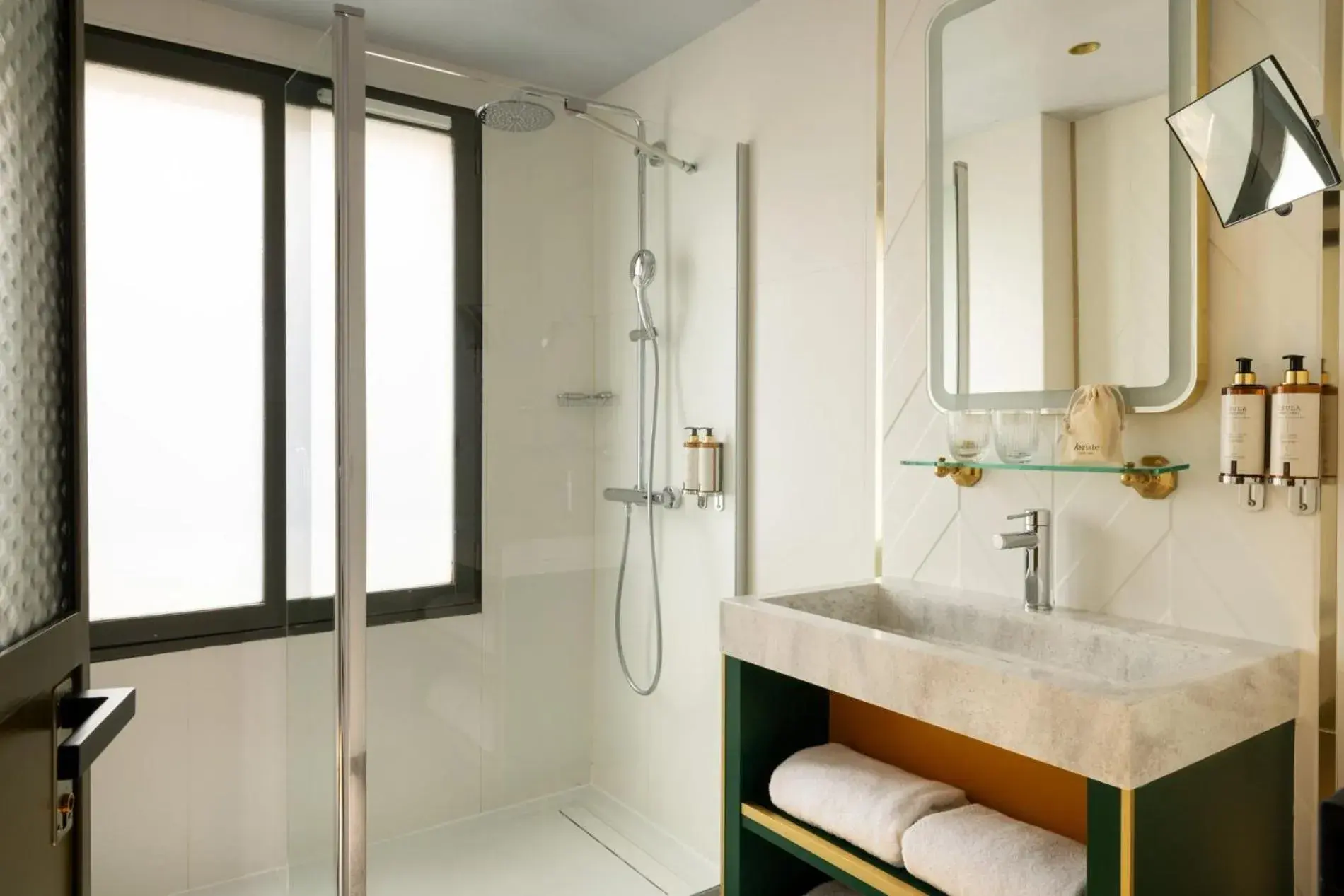 Bathroom in Hôtel Aoriste & Spa Bathroom in Hôtel Aoriste & Spa