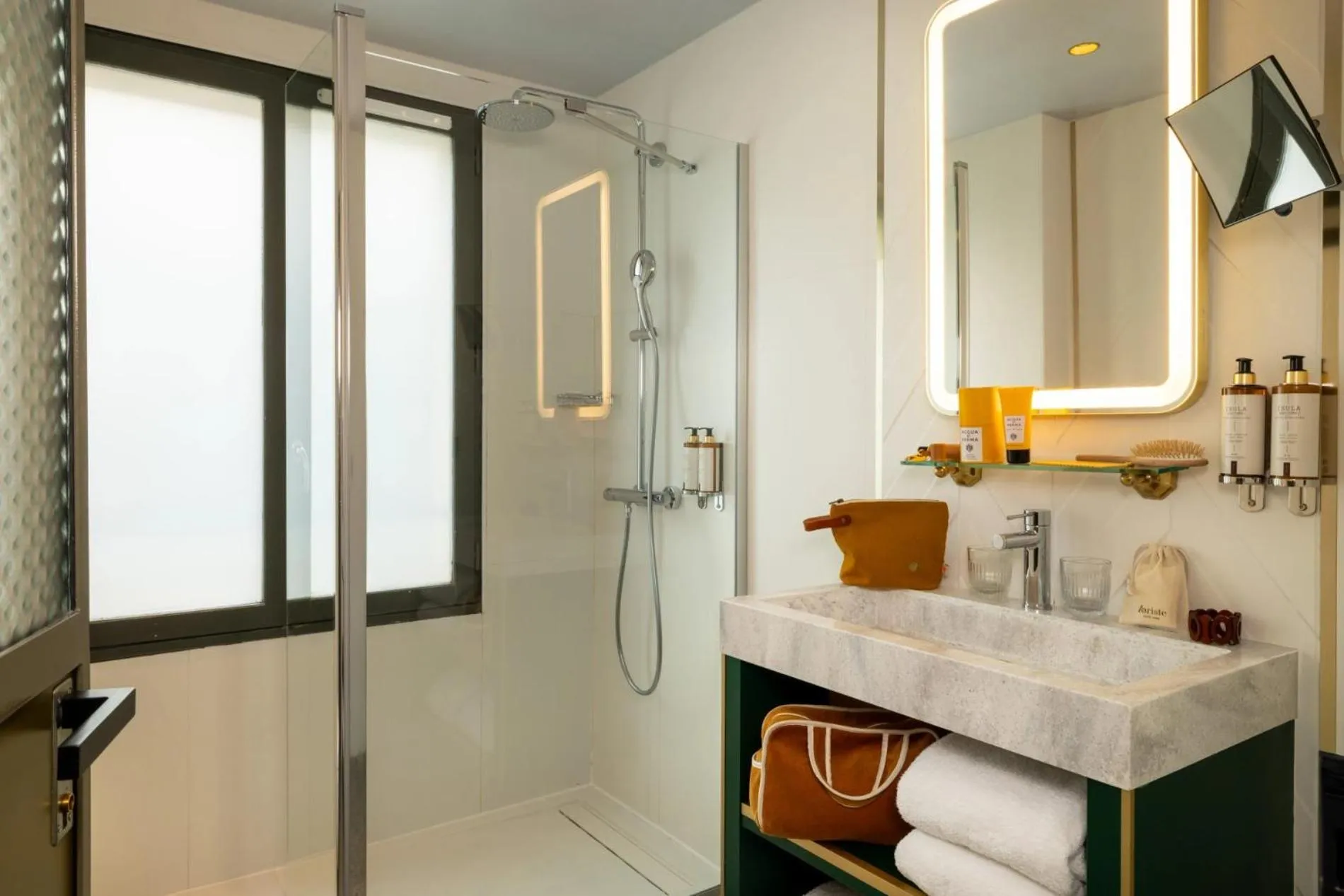 Bathroom in Hôtel Aoriste & Spa