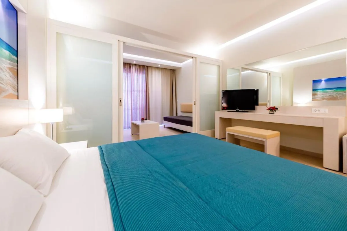 TV and multimedia, Bed in Lindos White Hotel & Suites