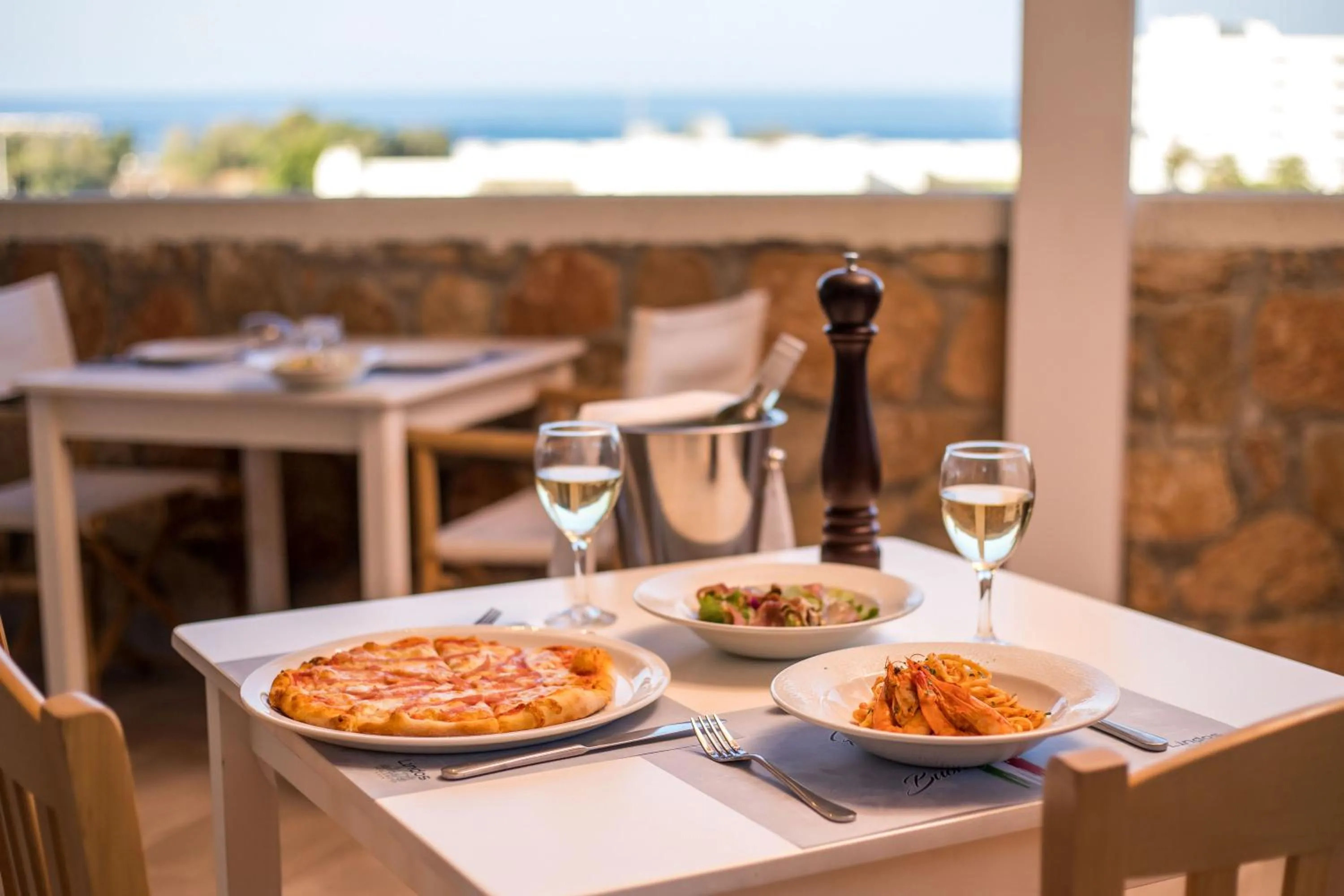 Restaurant/places to eat in Lindos White Hotel & Suites