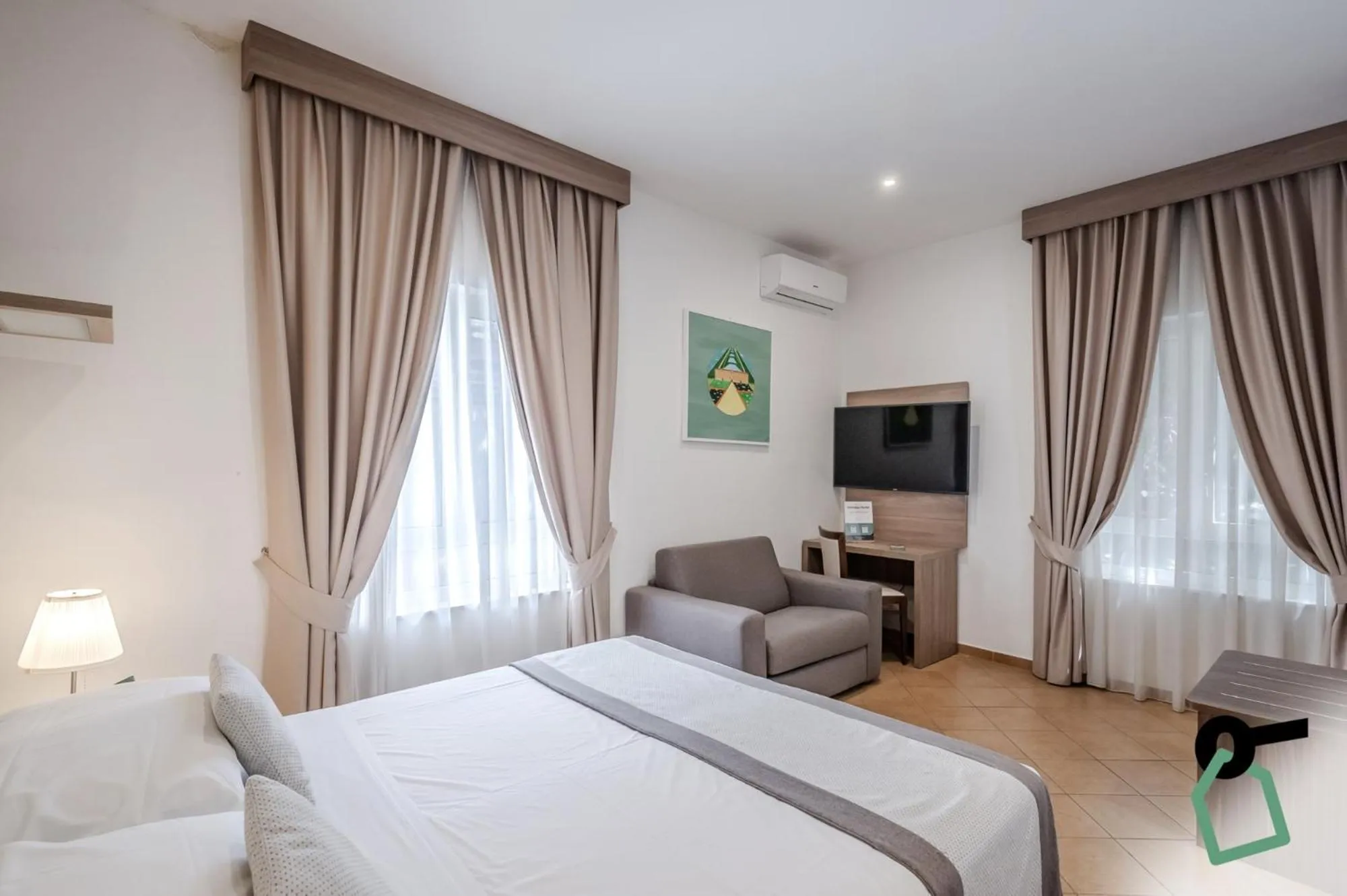 Photo of the whole room, Bed in Residenza Scarlatti Napoli