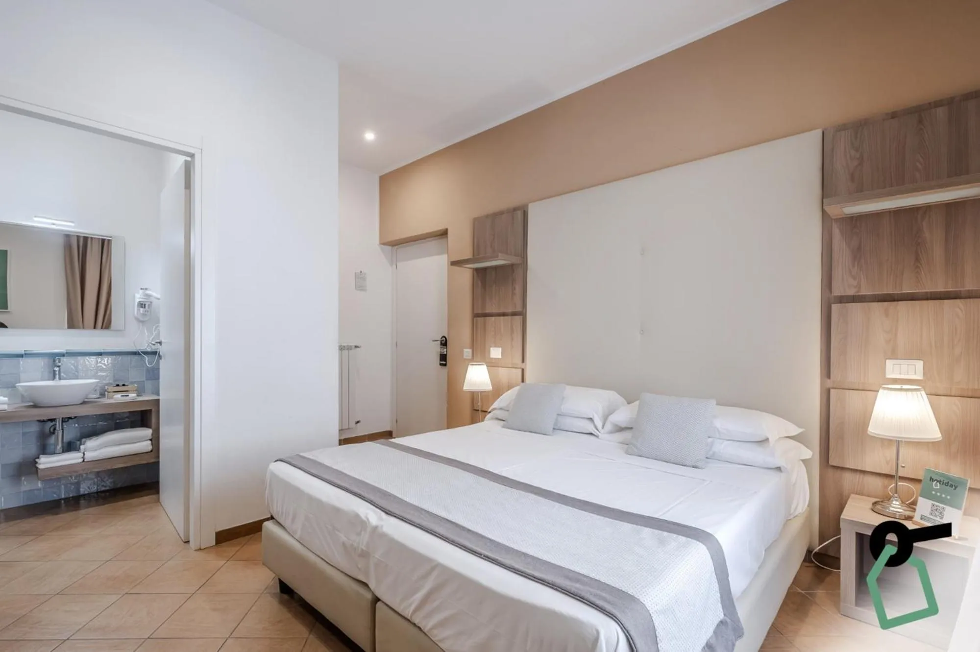 Photo of the whole room, Bed in Residenza Scarlatti Napoli