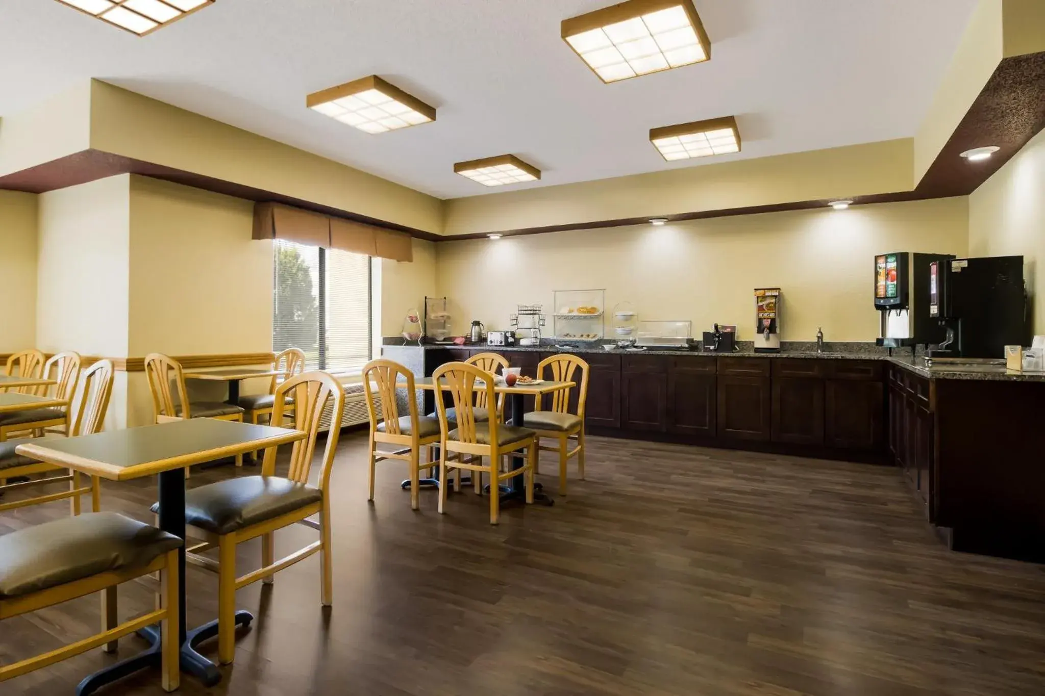 Breakfast in Red Roof Inn South Bend - Mishawaka Breakfast in Red Roof Inn South Bend - Mishawaka