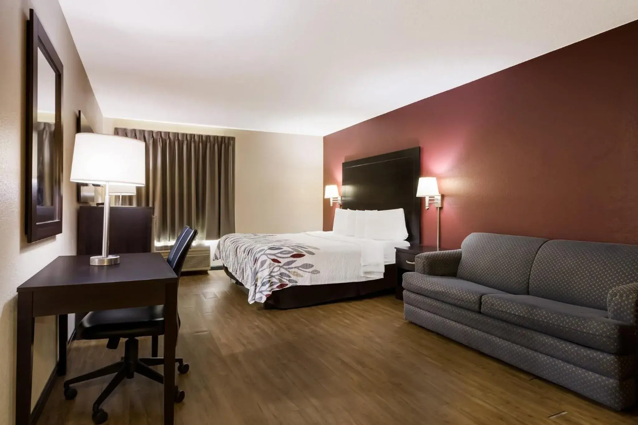 Photo of the whole room, Bed in Red Roof Inn South Bend - Mishawaka Photo of the whole room, Bed in Red Roof Inn South Bend - Mishawaka