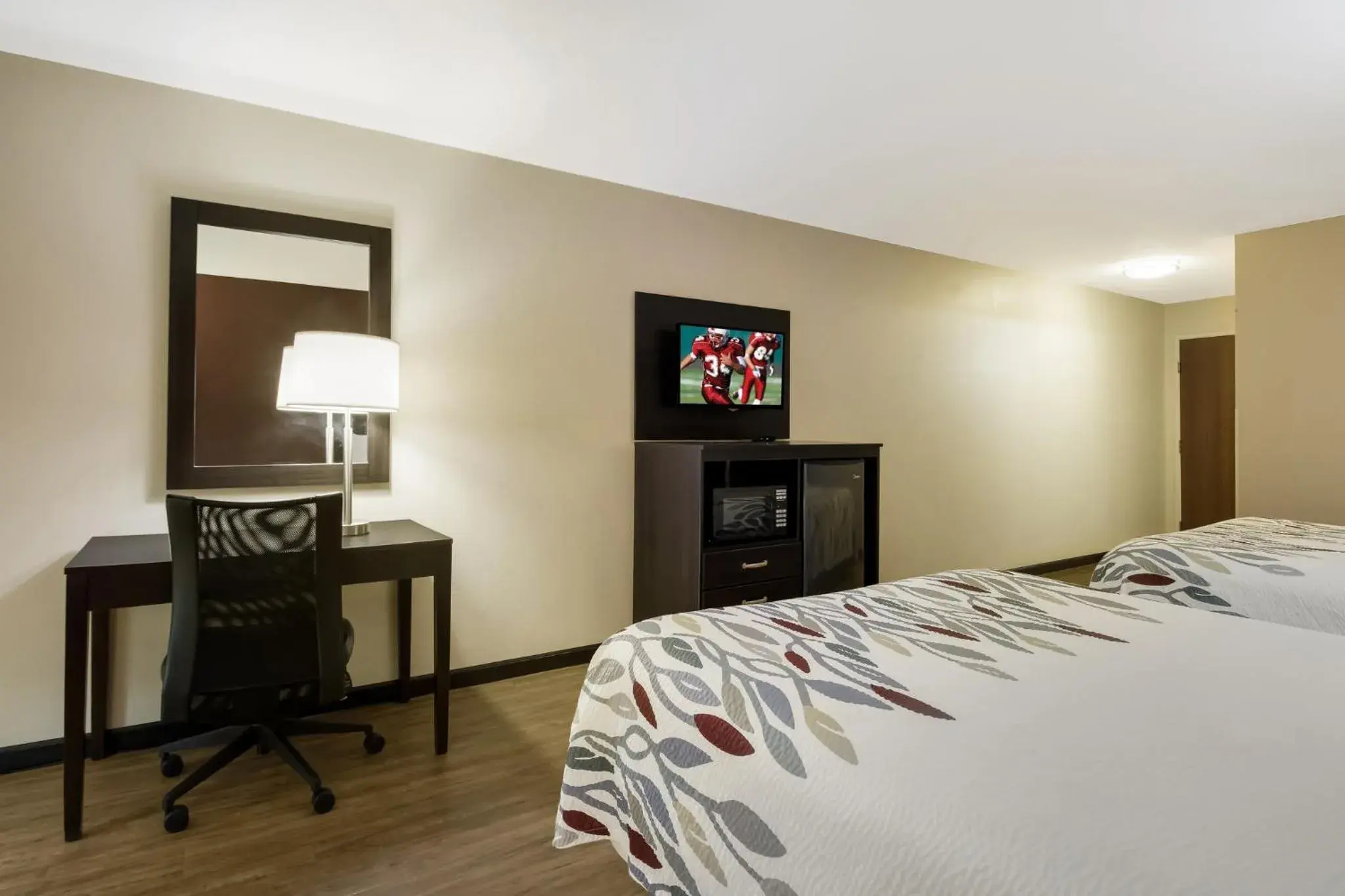 Bedroom, Bed in Red Roof Inn South Bend - Mishawaka Bedroom, Bed in Red Roof Inn South Bend - Mishawaka