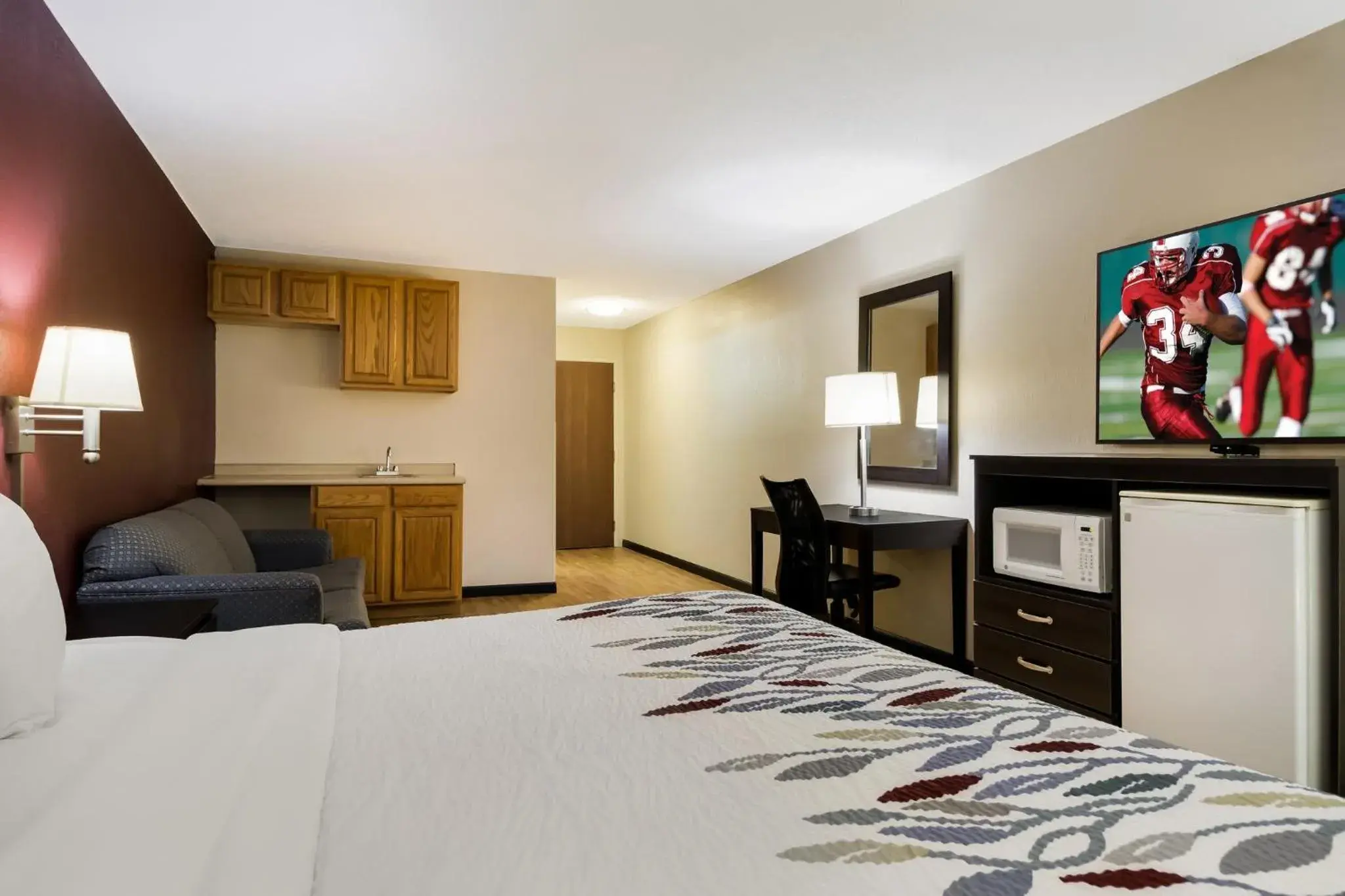 Photo of the whole room, Bed in Red Roof Inn South Bend - Mishawaka Photo of the whole room, Bed in Red Roof Inn South Bend - Mishawaka