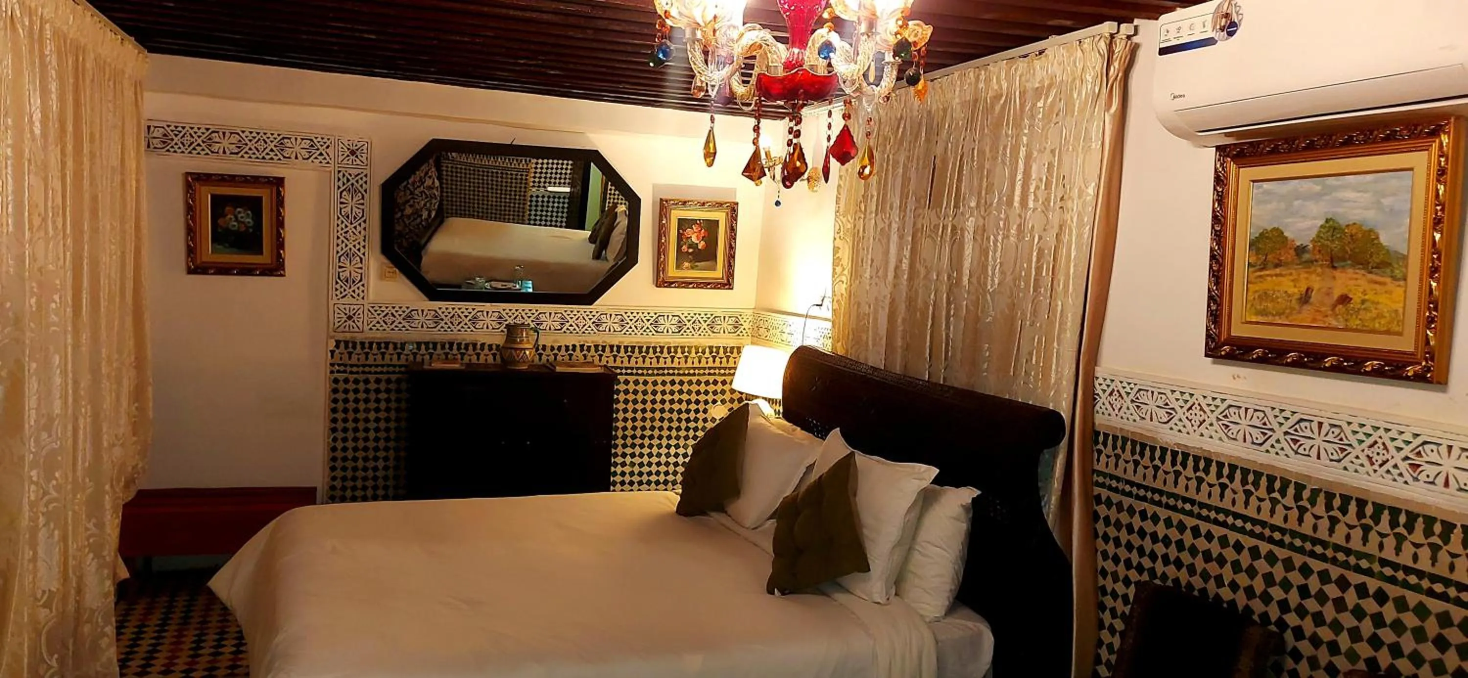 Photo of the whole room, Bed in Palais AL Firdaous