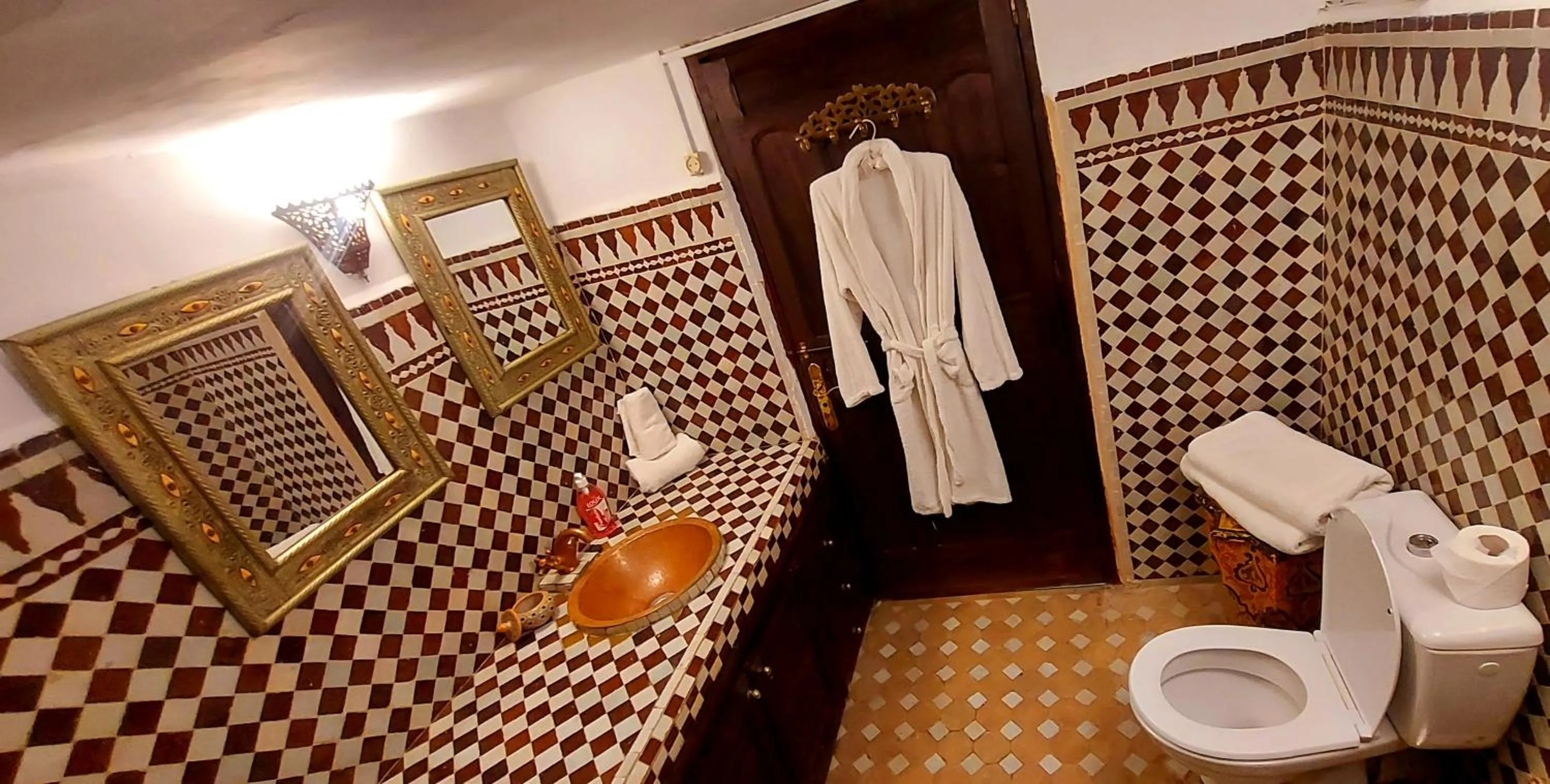 Shower in Palais AL Firdaous