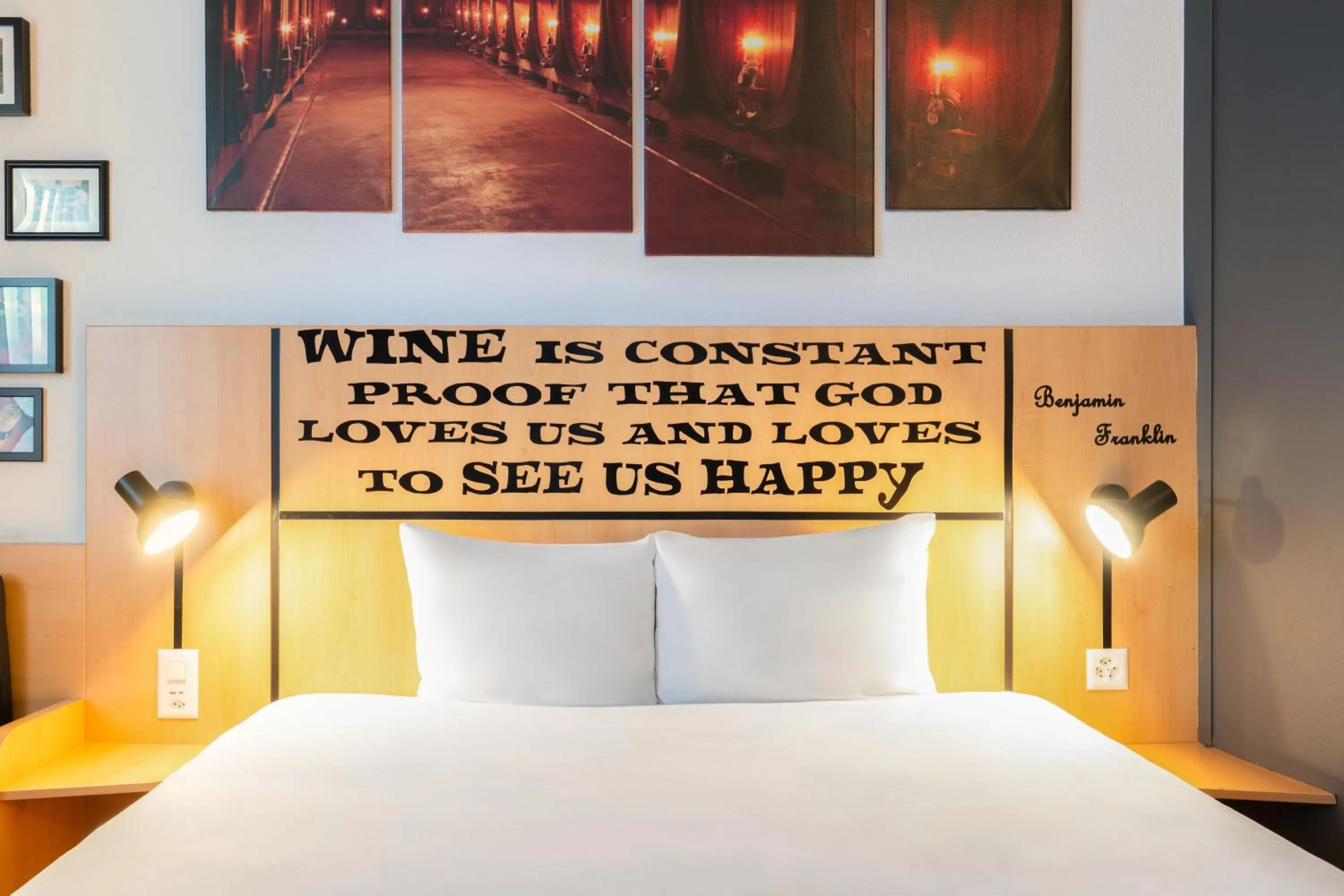 Photo of the whole room, Bed in ibis Genève Petit Lancy