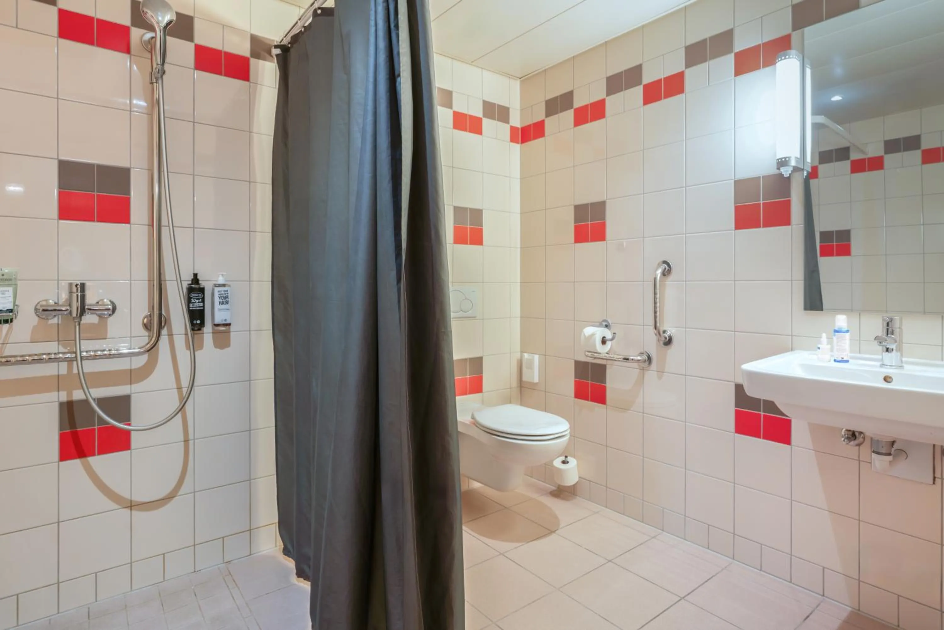 Bathroom in ibis Genève Petit Lancy