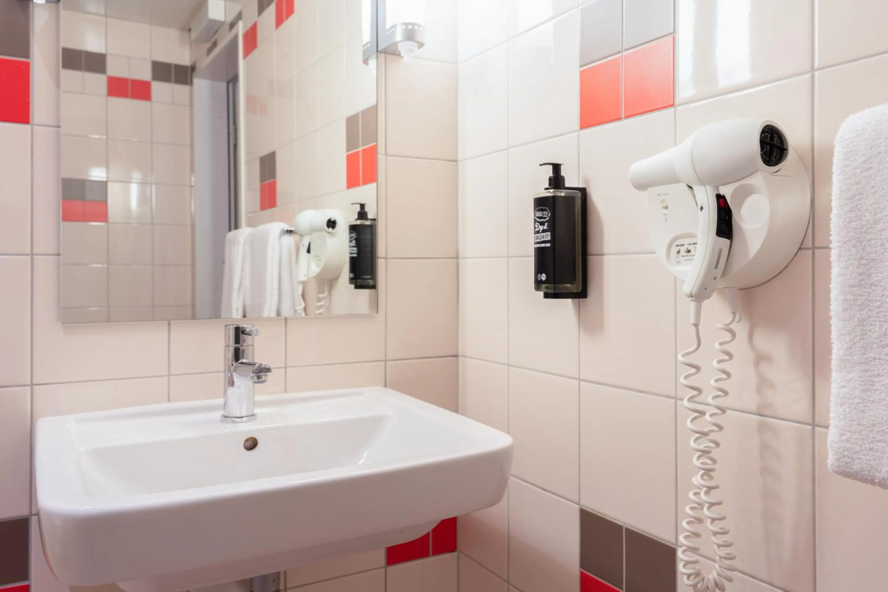 Bathroom in ibis Genève Petit Lancy