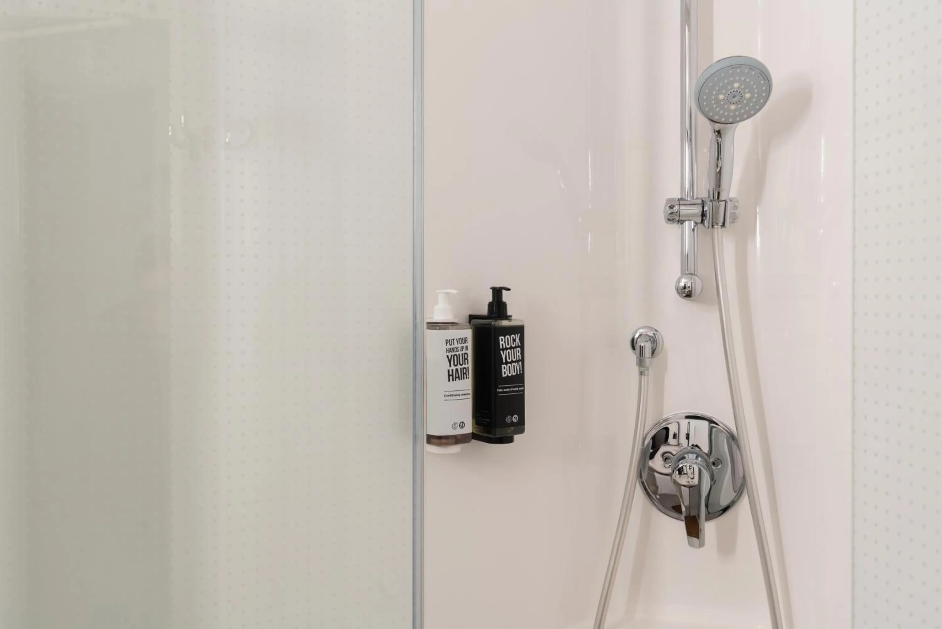 Bathroom in ibis Genève Petit Lancy