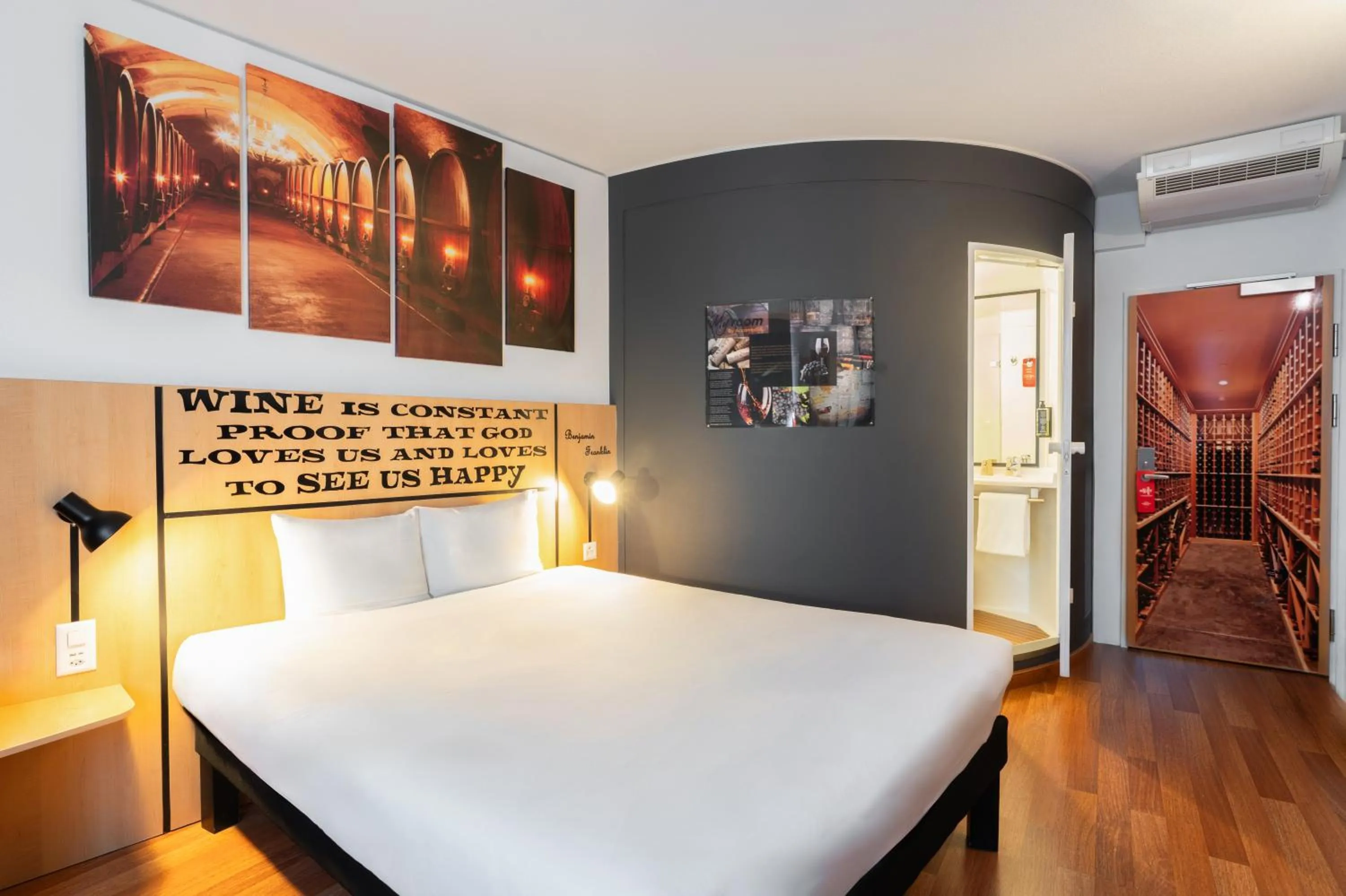 Photo of the whole room, Bed in ibis Genève Petit Lancy