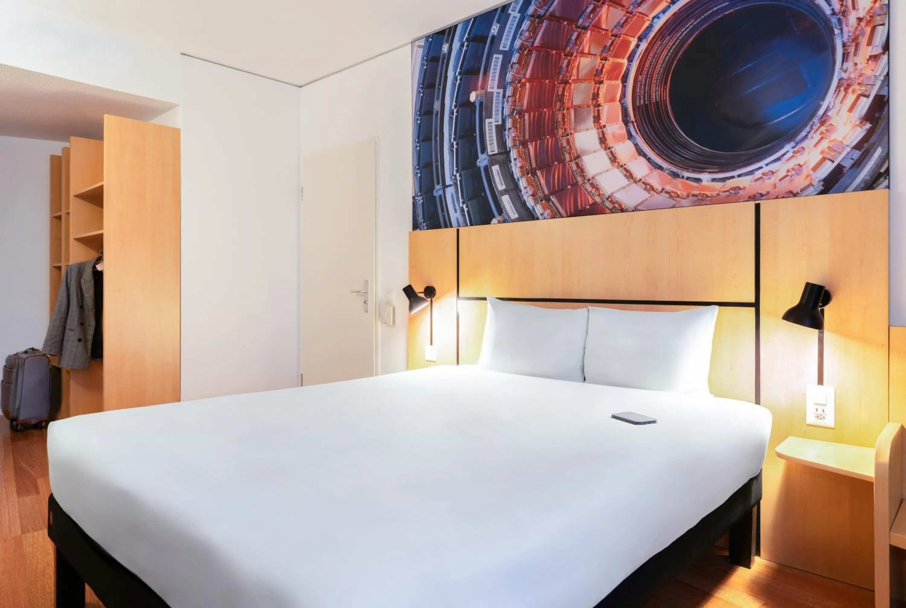 Photo of the whole room, Bed in ibis Genève Petit Lancy