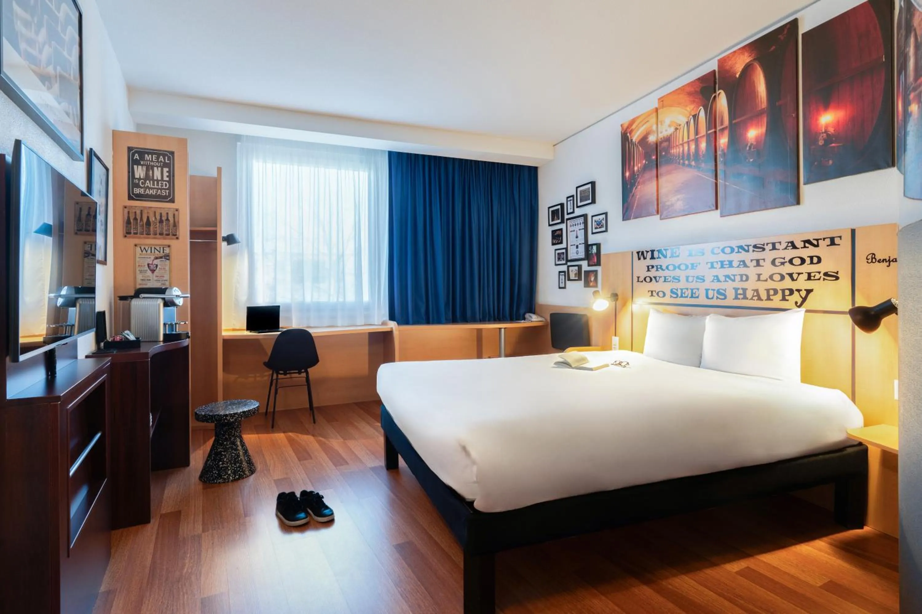Photo of the whole room, Bed in ibis Genève Petit Lancy
