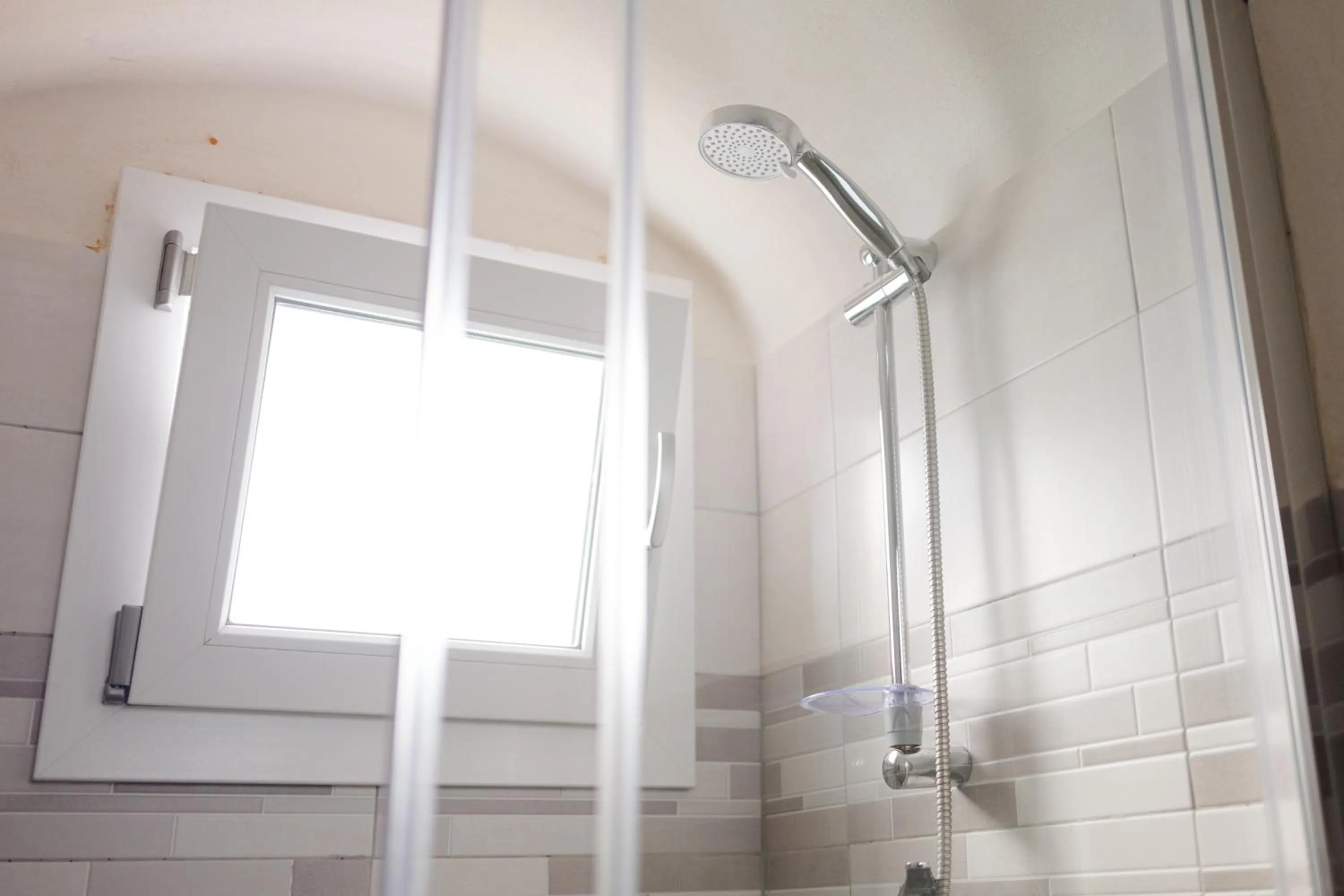 Shower in BED&BREAD Piazza 'Nzegna