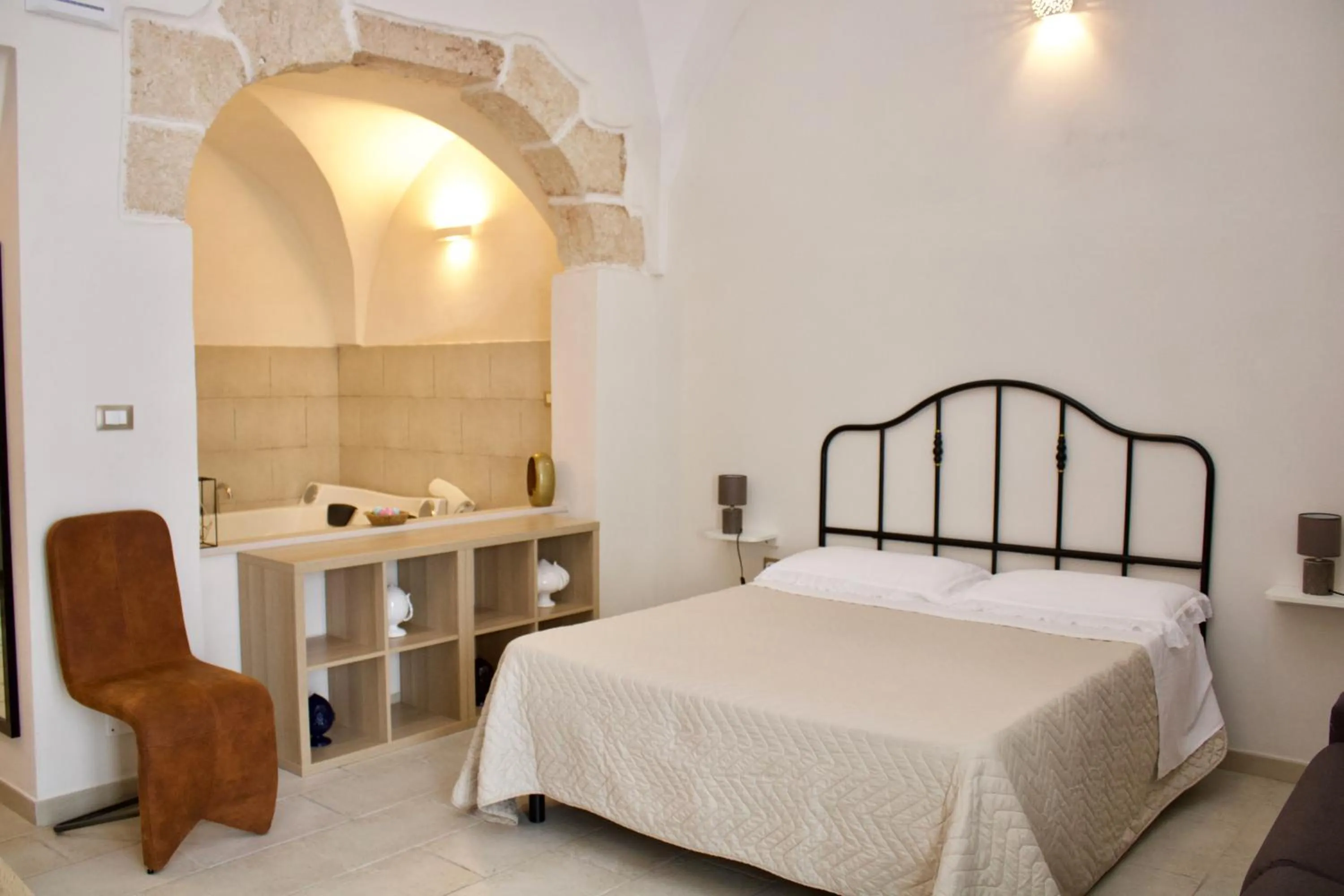 Deluxe Suite with Spa Bath in BED&BREAD Piazza 'Nzegna