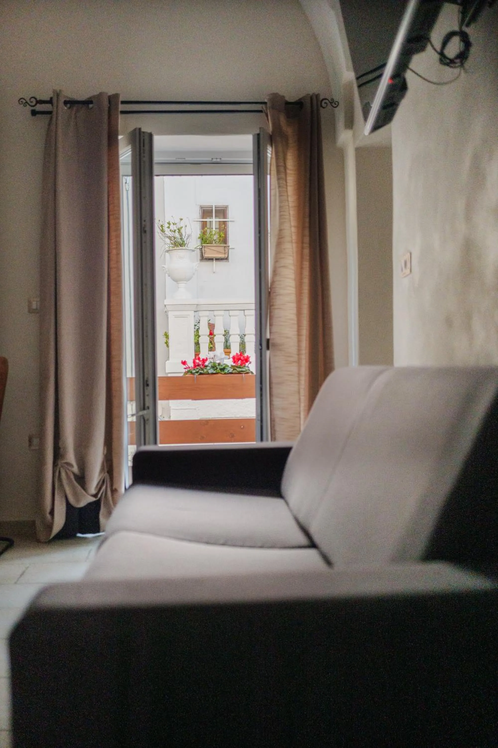 Photo of the whole room, Bed in BED&BREAD Piazza 'Nzegna