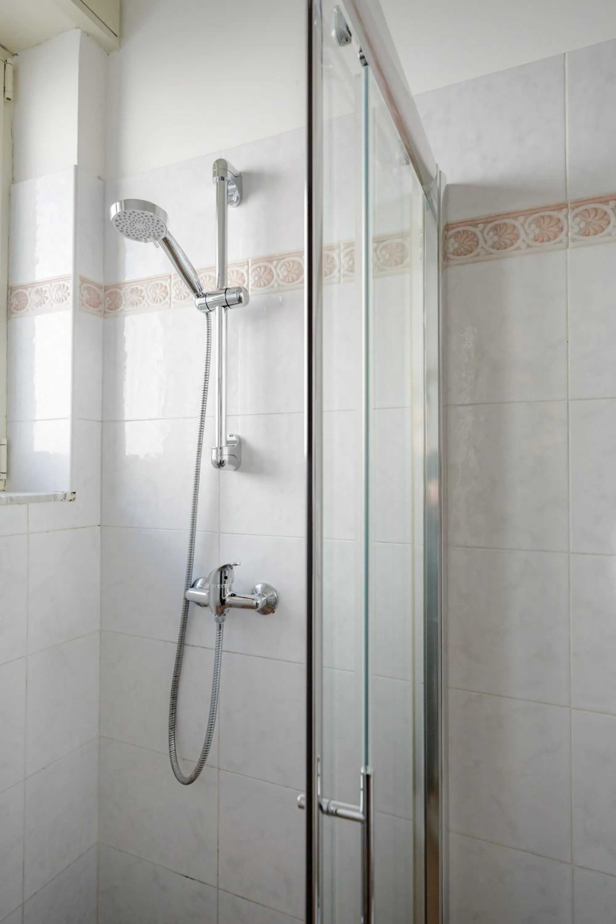 Shower in BED&BREAD Piazza 'Nzegna