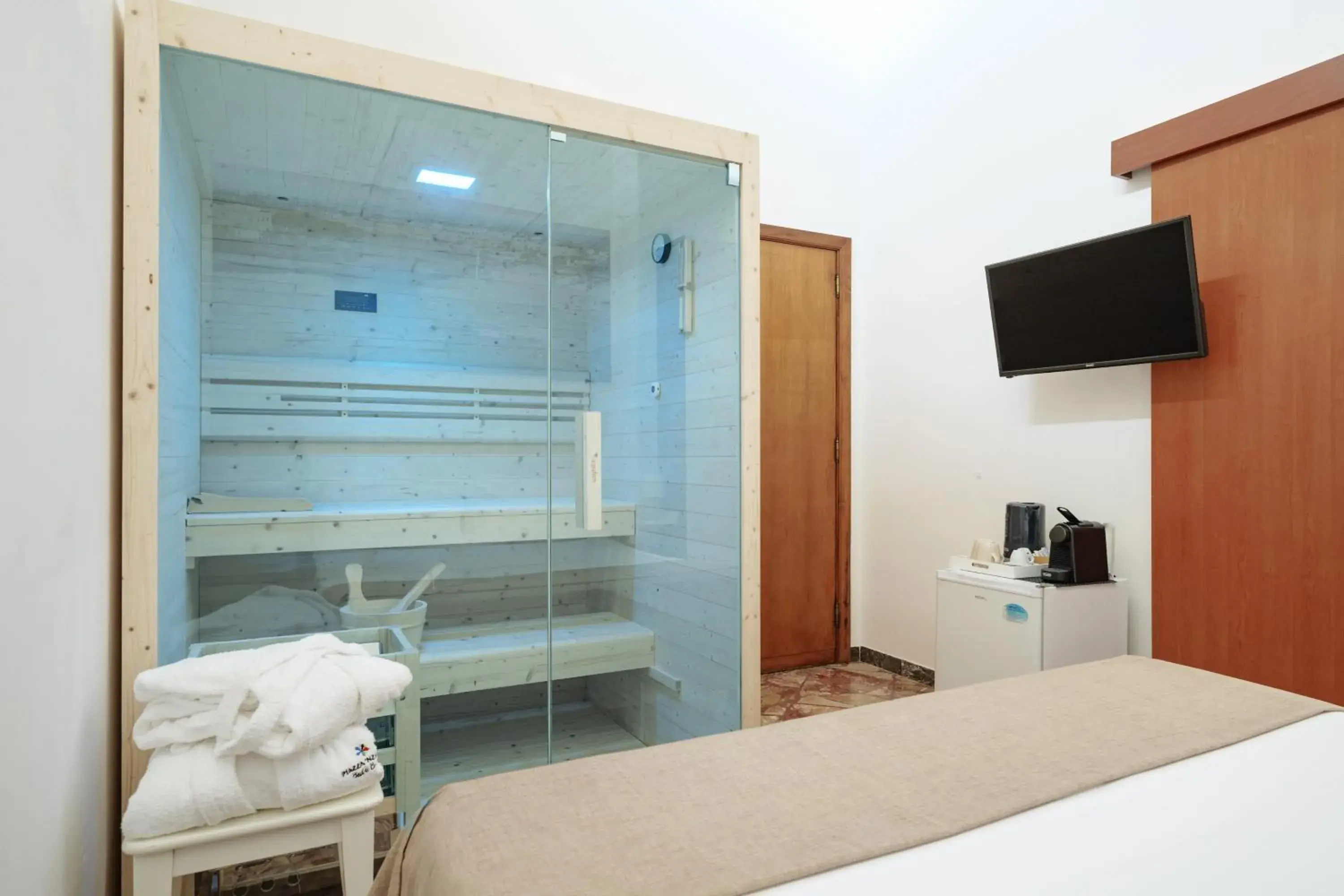 Suite with Sauna - single occupancy in BED&BREAD Piazza 'Nzegna Suite with Sauna - single occupancy in BED&BREAD Piazza 'Nzegna