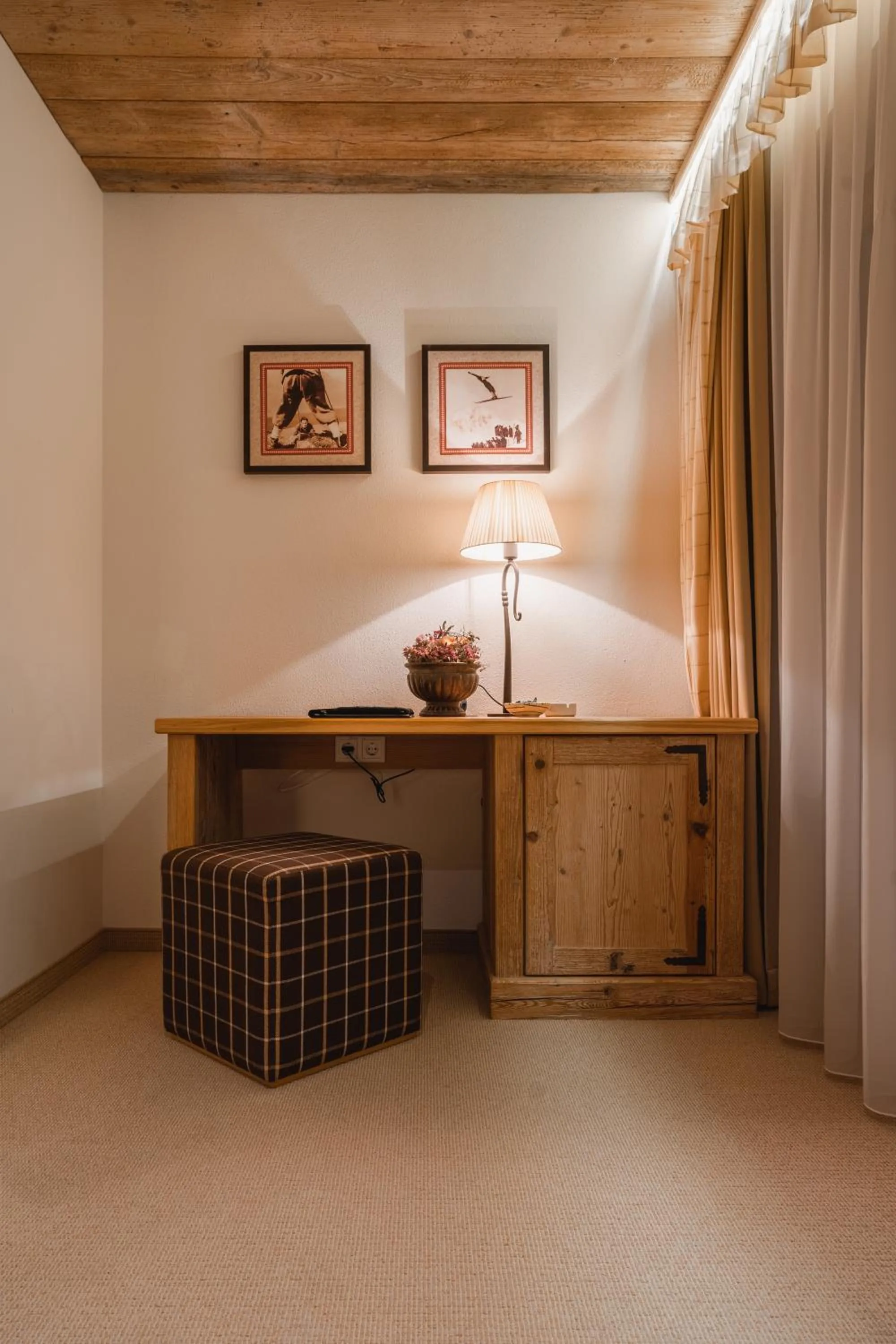 Seating area, Bed in Hotel Leitenhof 4 Sterne Superior