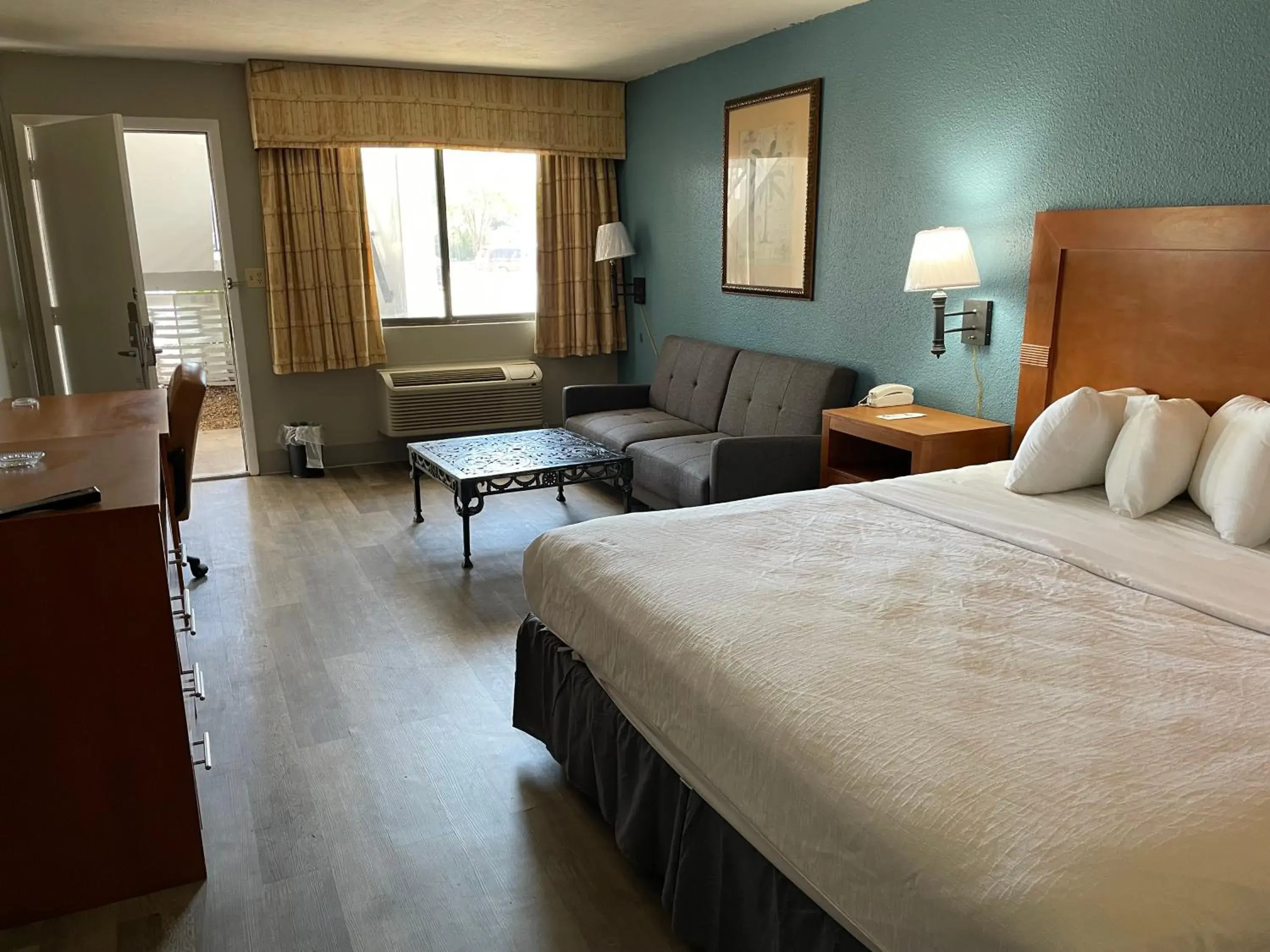 Bed in Village Inn Destin Bed in Village Inn Destin