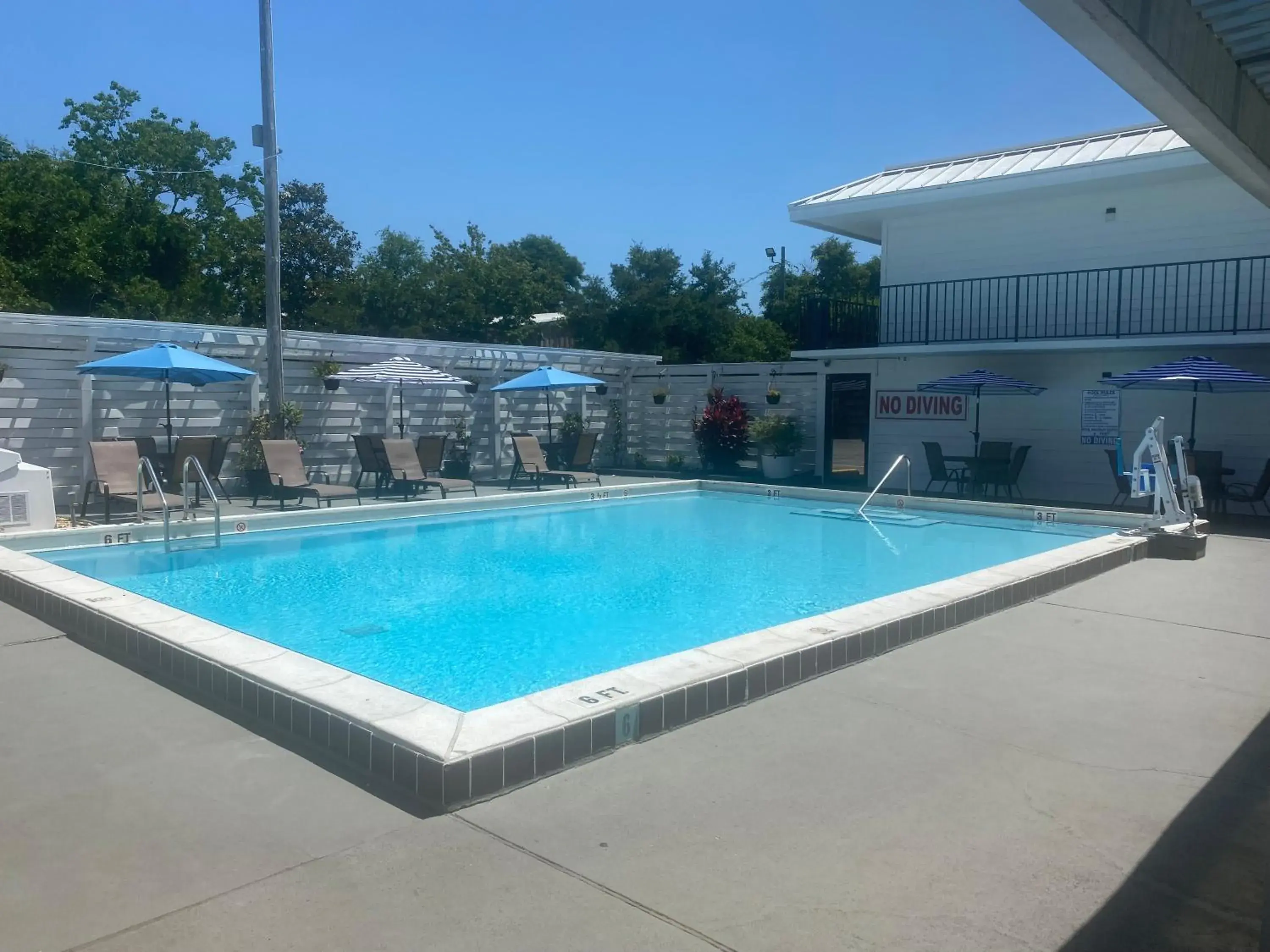 Swimming pool in Village Inn Destin Swimming pool in Village Inn Destin