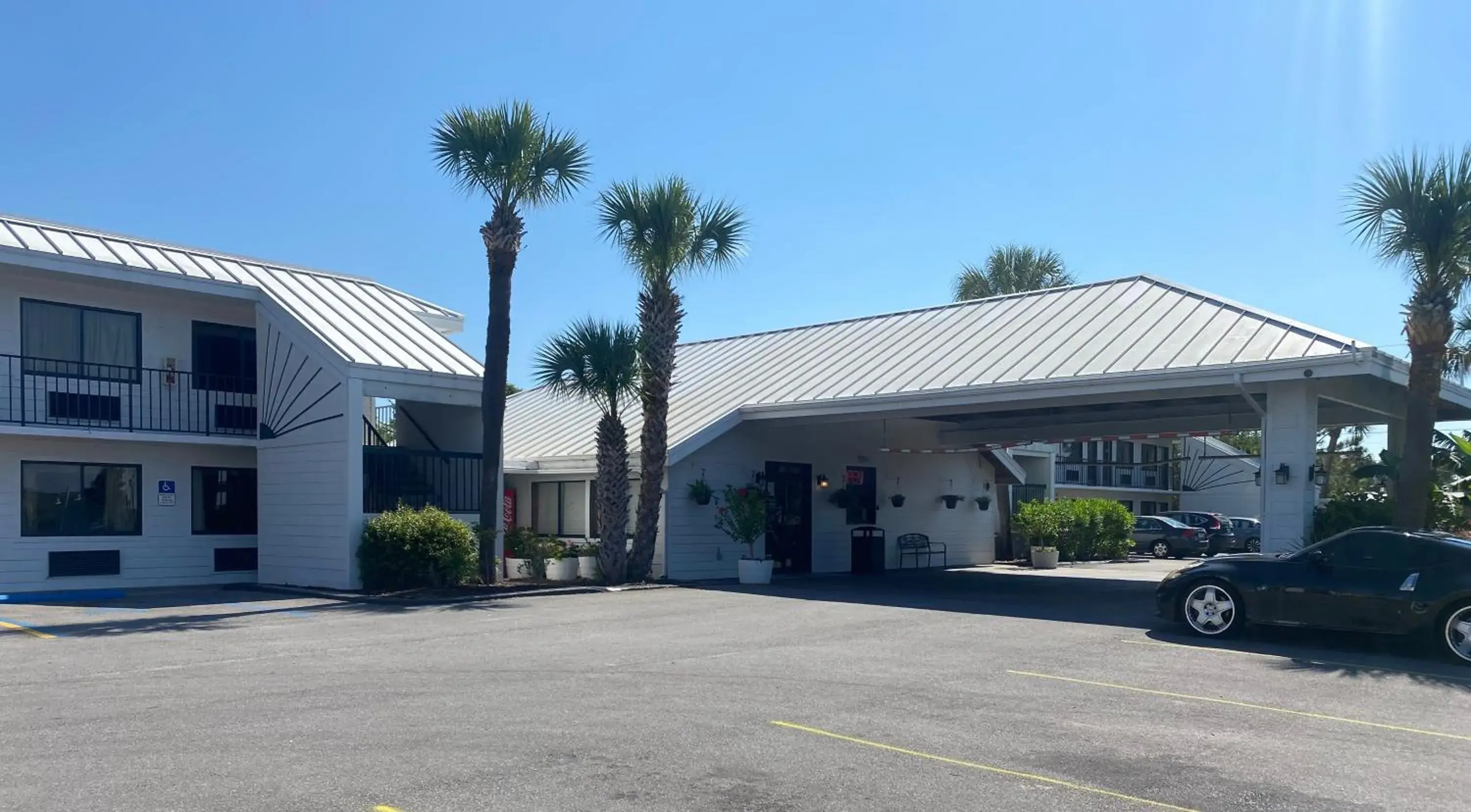 Property building in Village Inn Destin Property building in Village Inn Destin