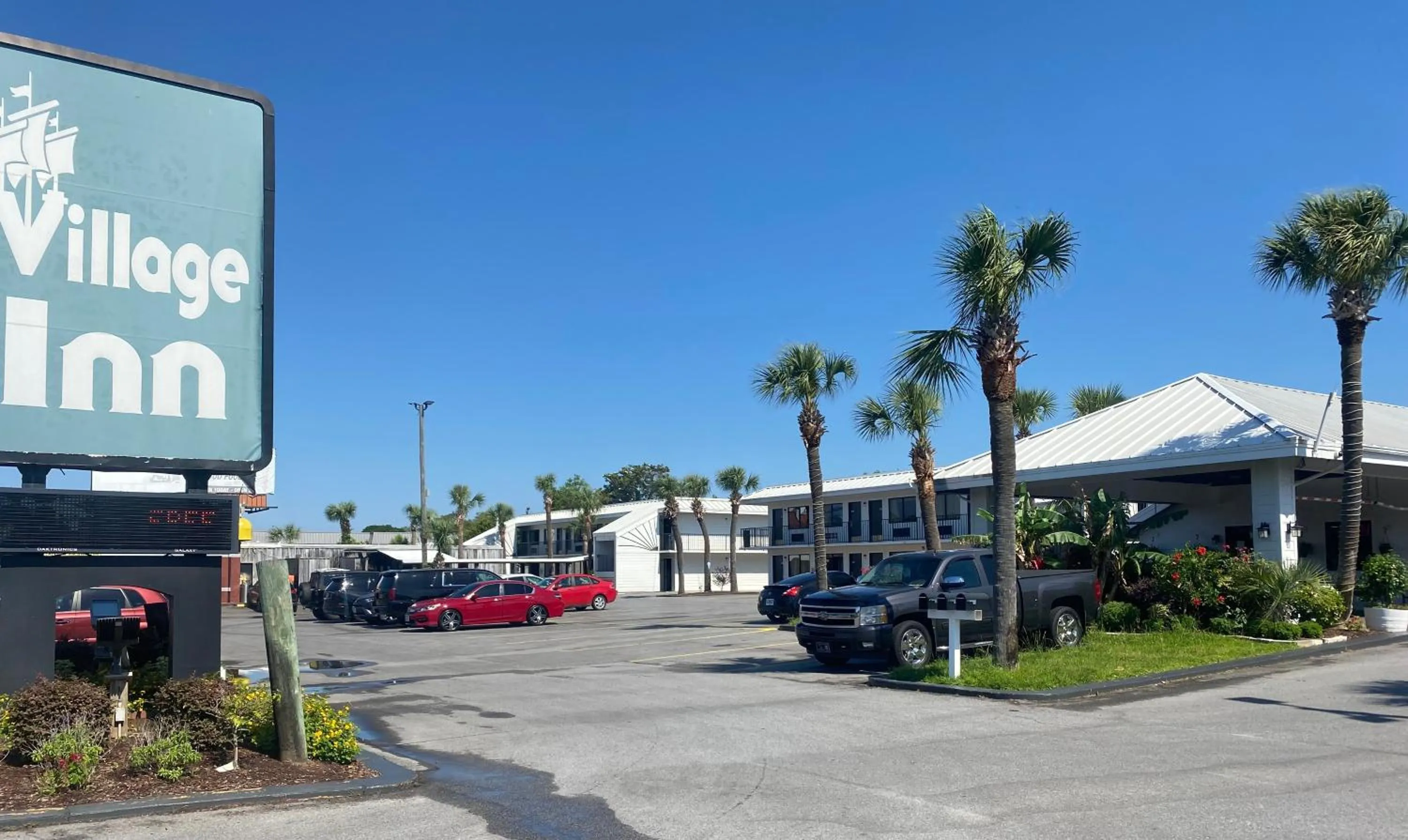 Property building in Village Inn Destin