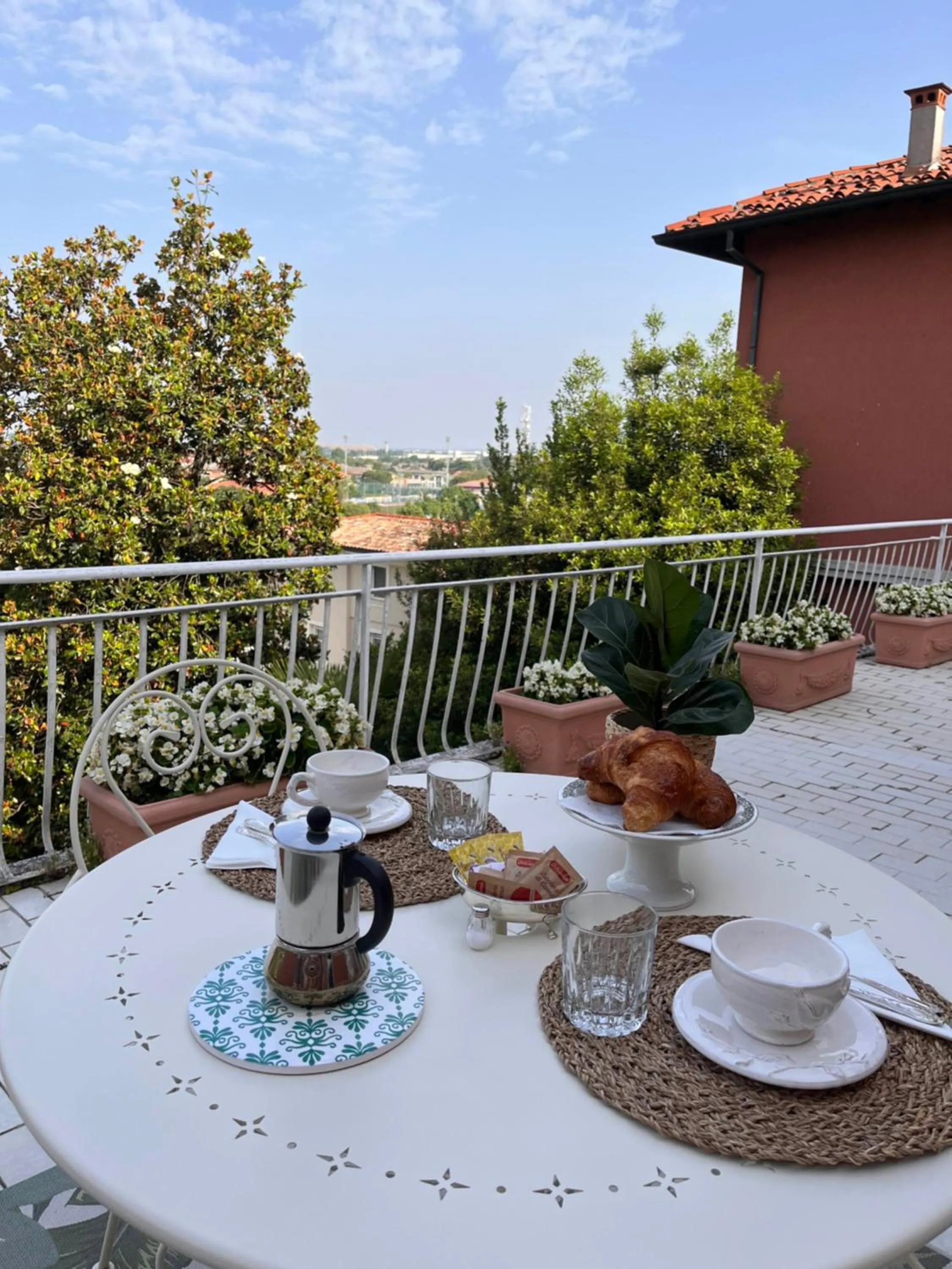 Breakfast in Villa House and Garden B&B