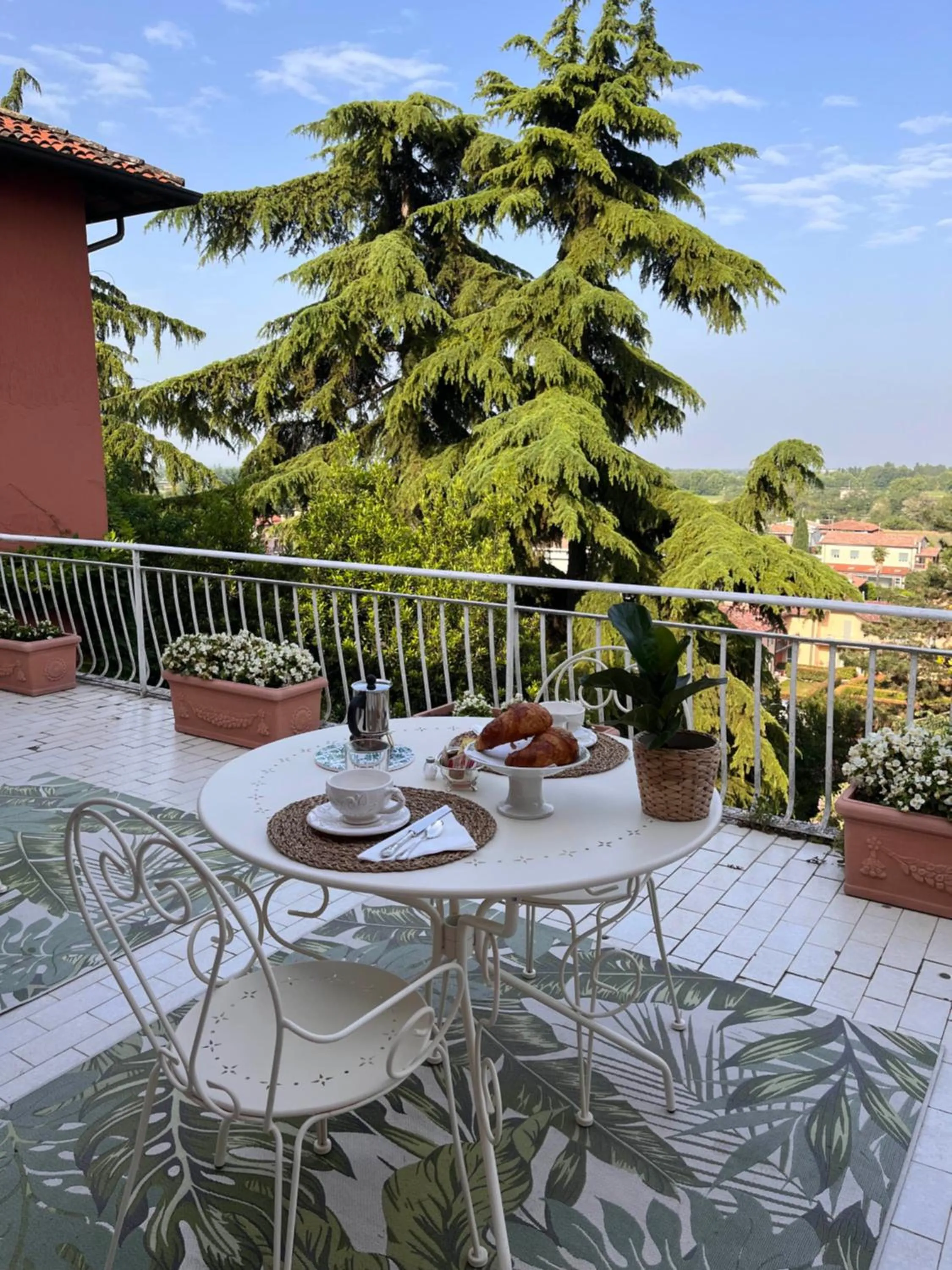 Breakfast in Villa House and Garden B&B