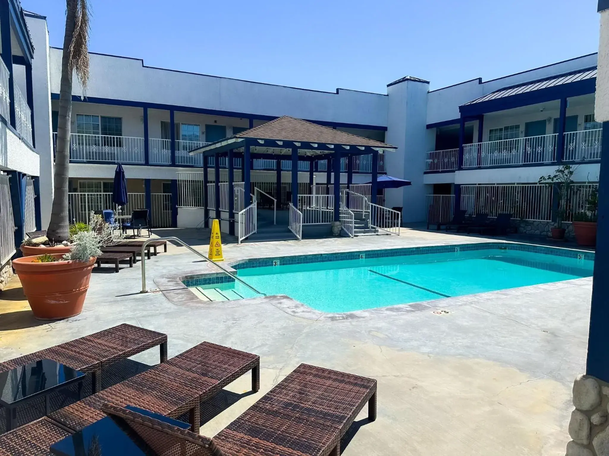Pool view in Wave Hotel Manhattan Beach Pool view in Wave Hotel Manhattan Beach