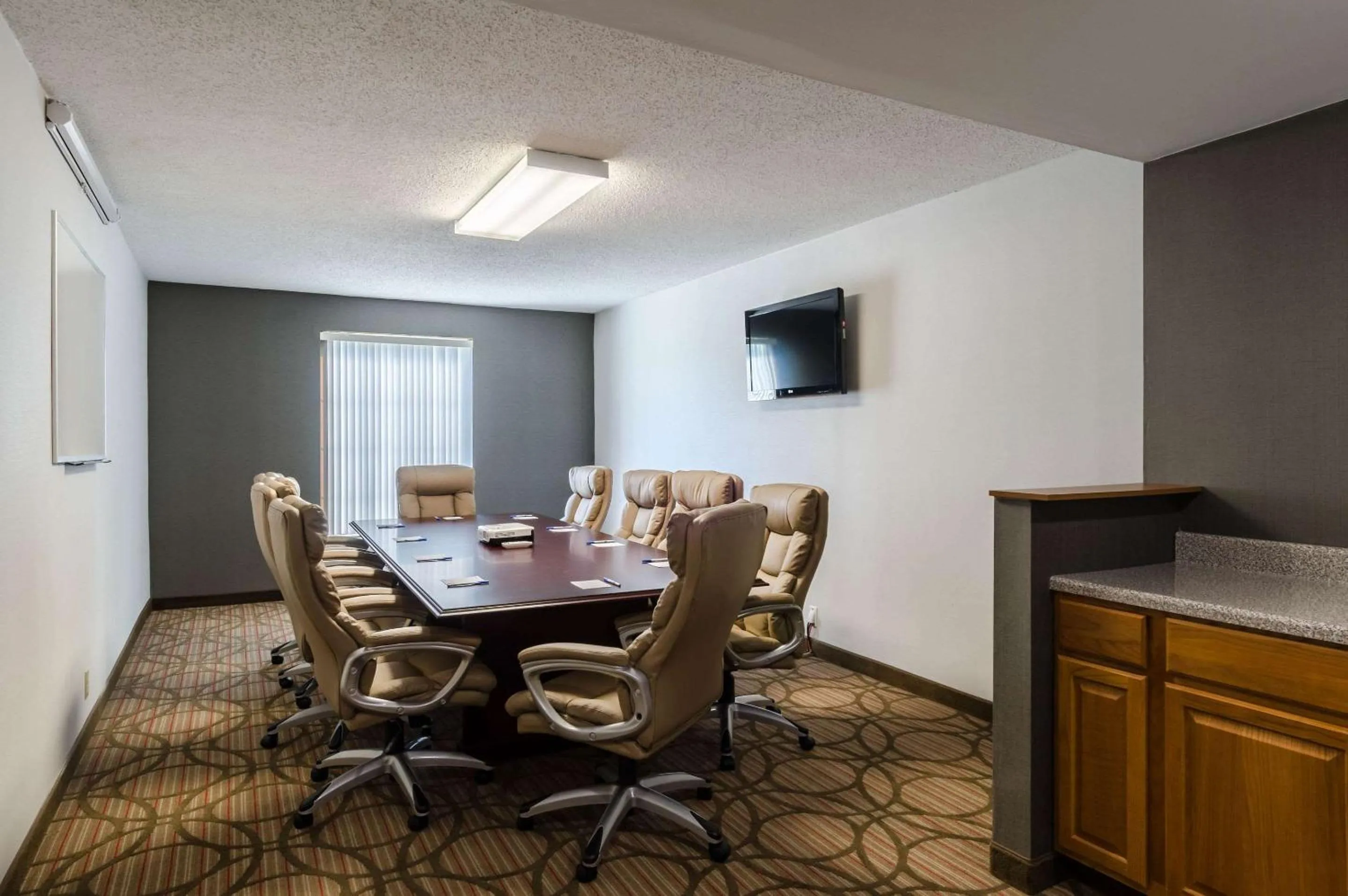 Meeting/conference room in Comfort Inn Randolph-Boston