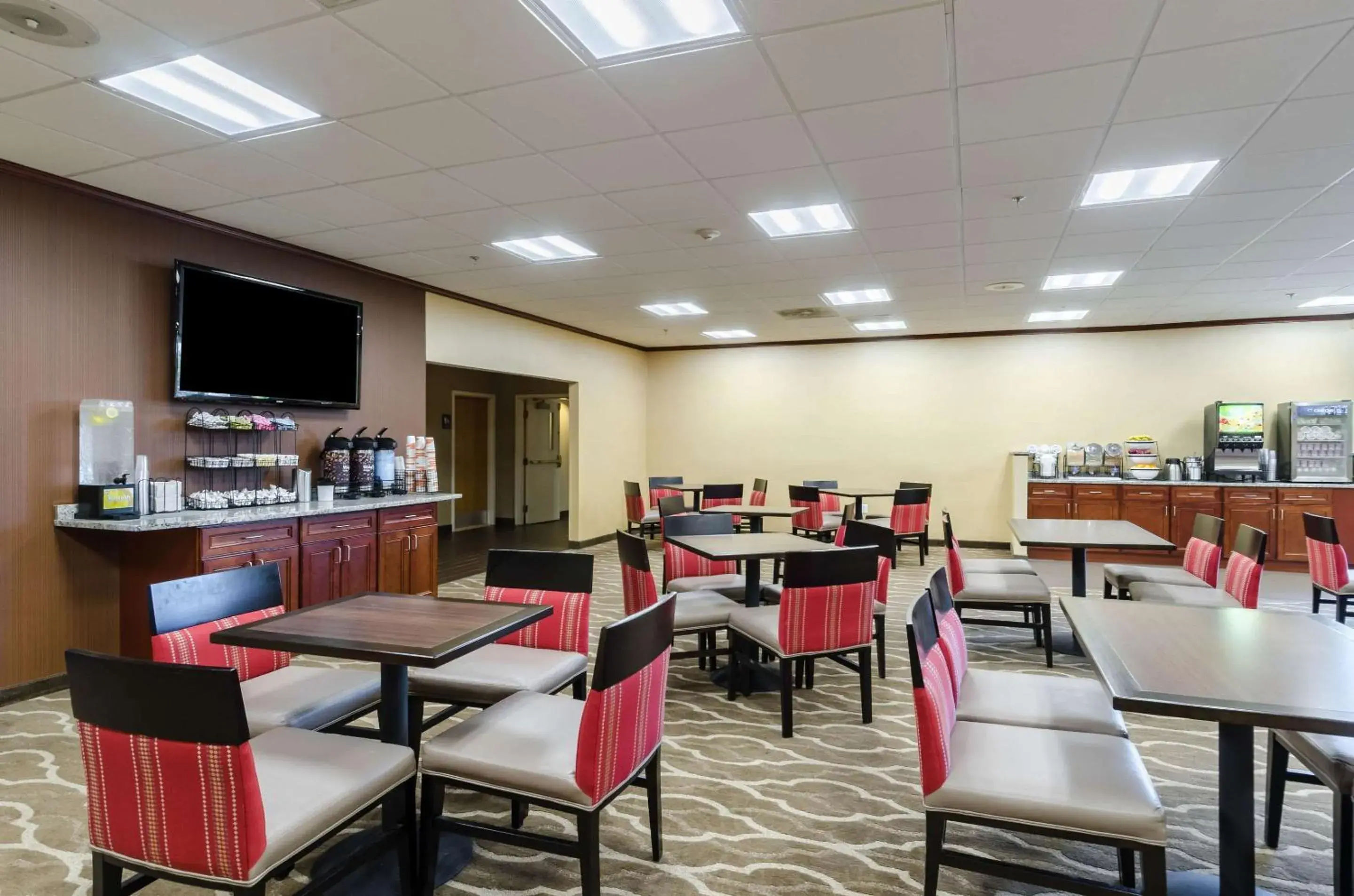 Breakfast in Comfort Inn Randolph-Boston Breakfast in Comfort Inn Randolph-Boston