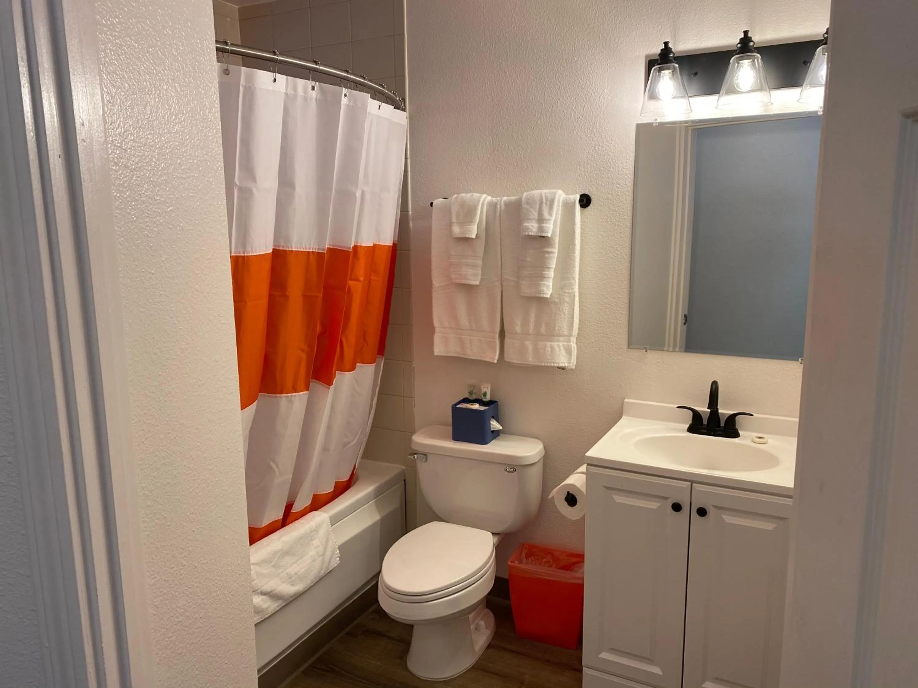 Public Bath in Casa Secoya