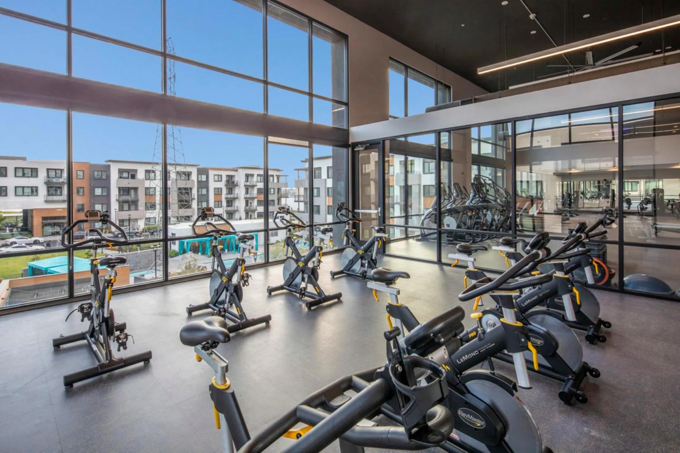 Fitness centre/facilities in Global Luxury Suites in Menlo Park