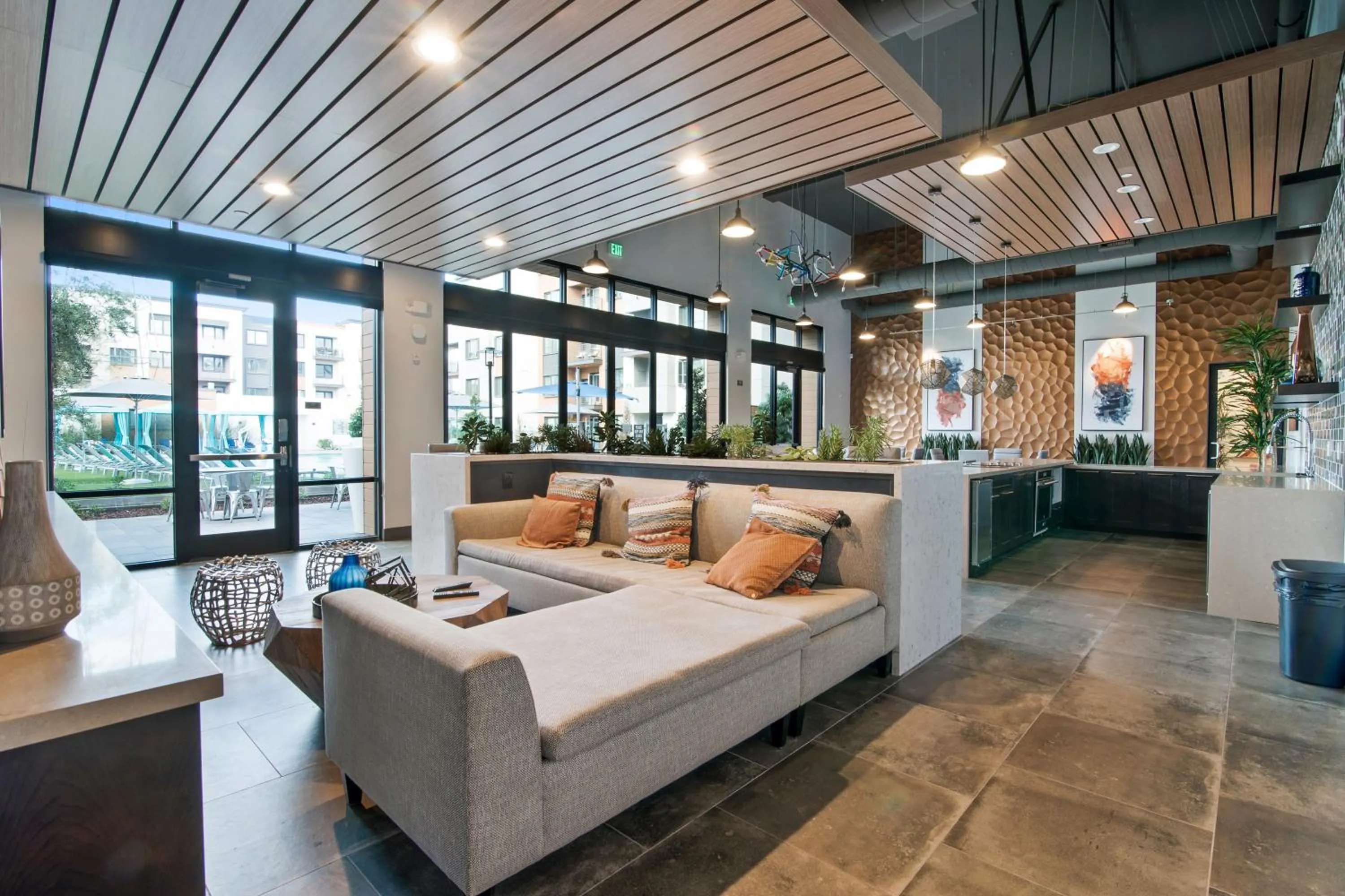 Communal lounge/ TV room, Bed in Global Luxury Suites in Menlo Park