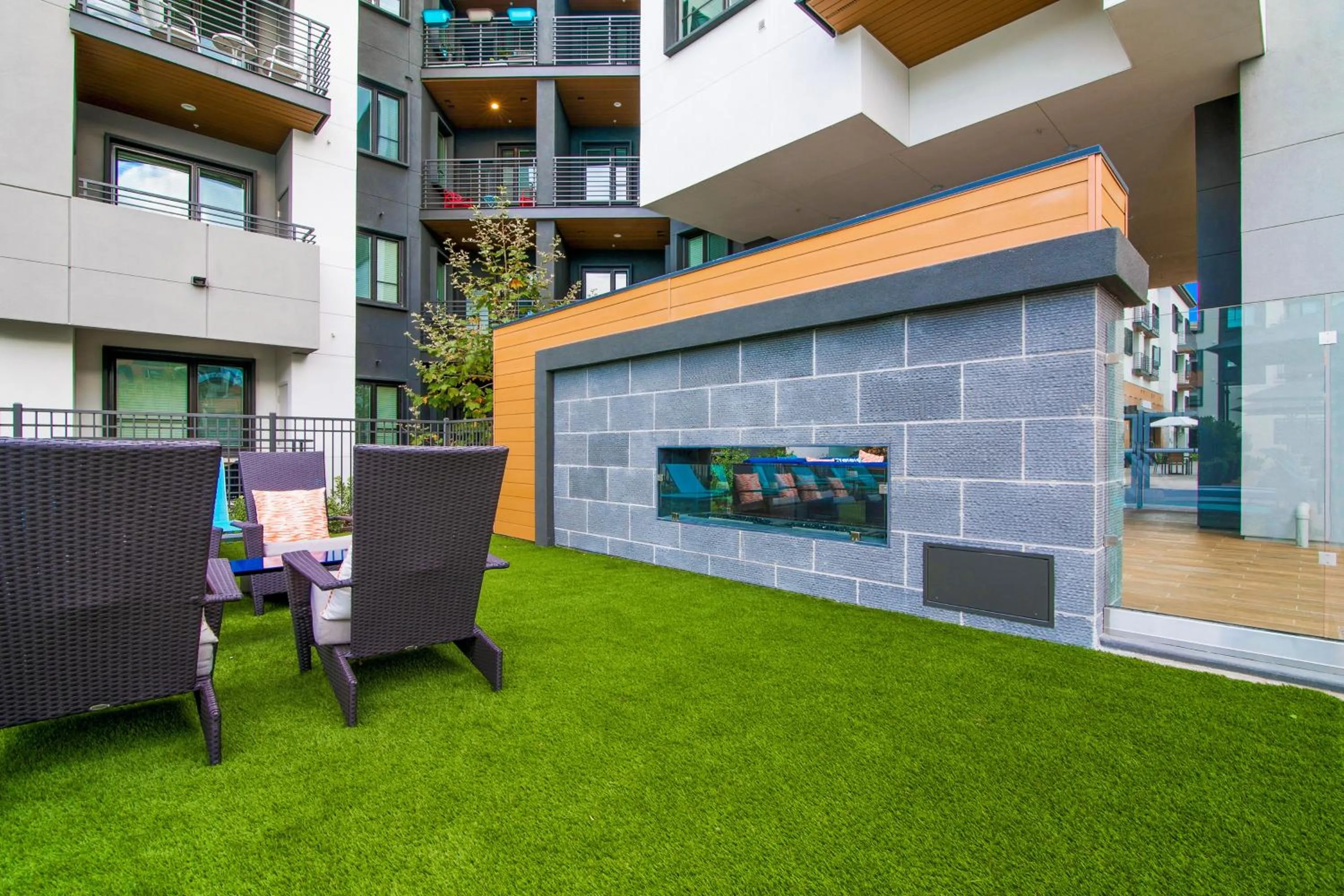 Balcony/Terrace in Global Luxury Suites in Menlo Park