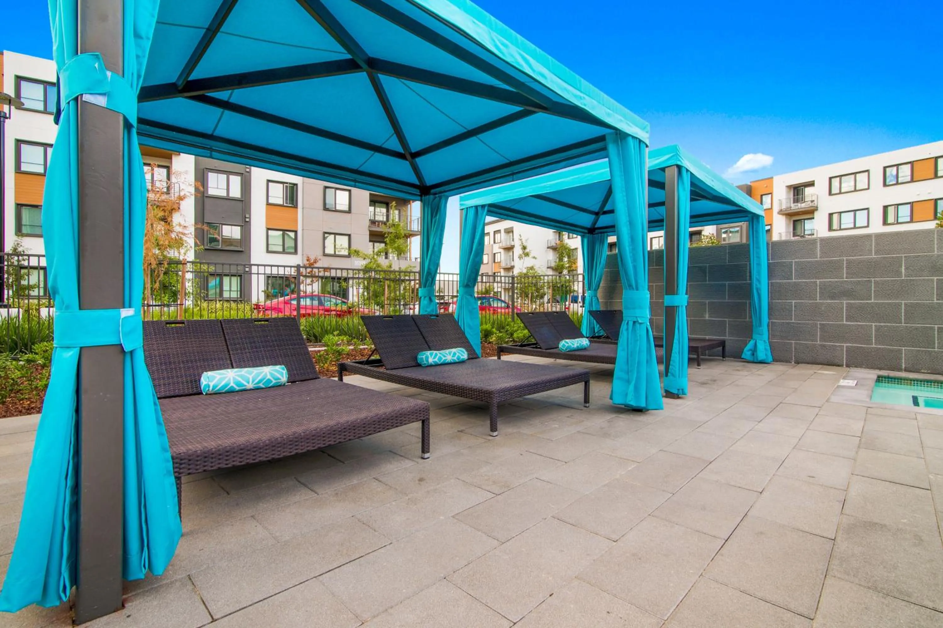 Balcony/Terrace in Global Luxury Suites in Menlo Park