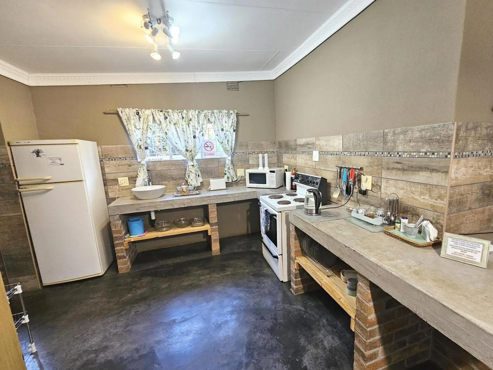 Kitchen or kitchenette in Apricity Inn