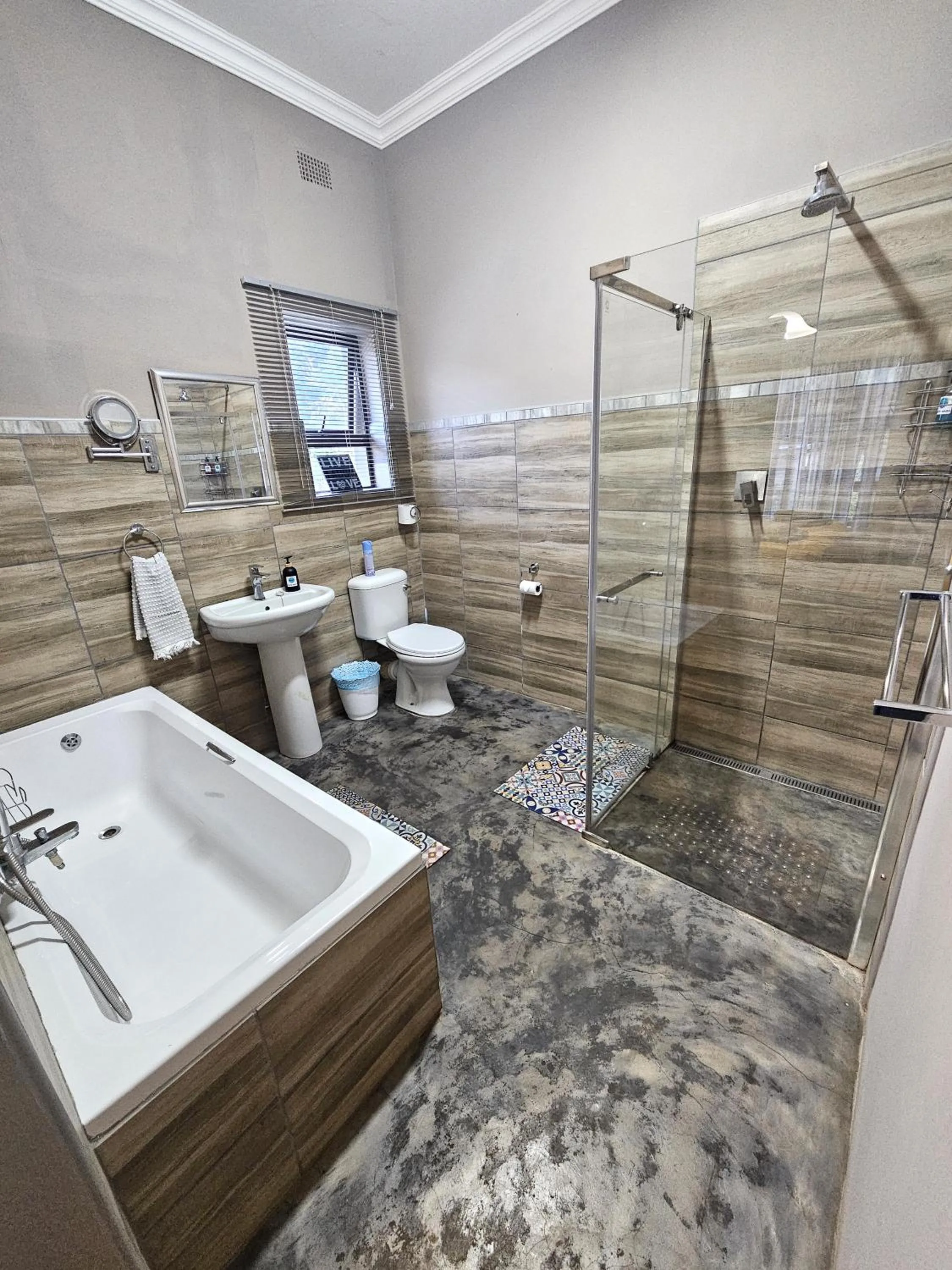 Bathroom in Apricity Inn