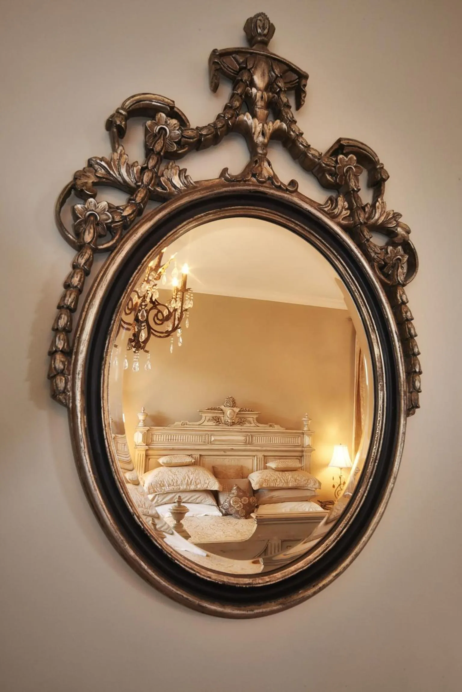 Decorative detail, Bed in Escape To Picton Boutique Hotel