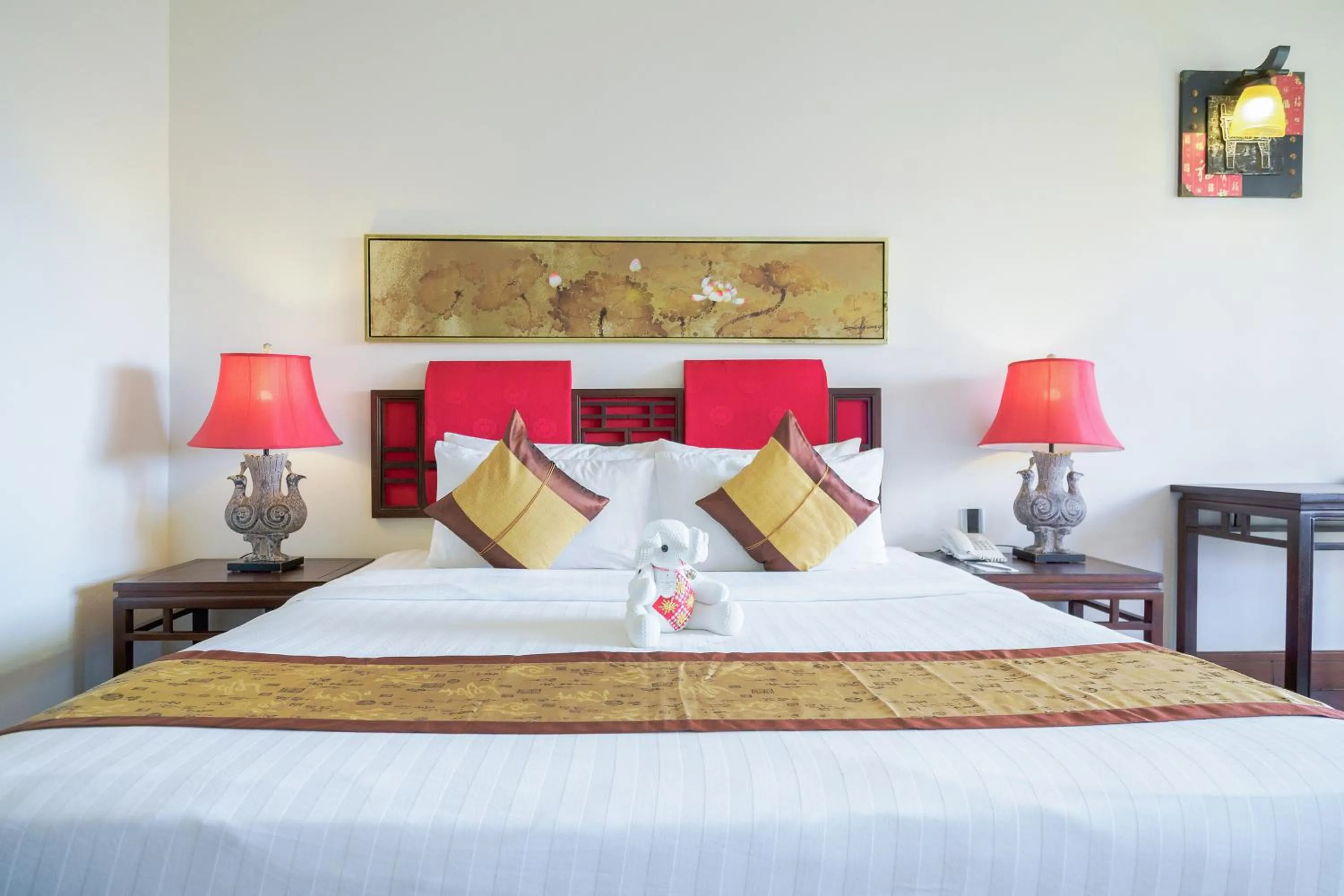 Bed in Khaolak Oriental Resort - Adult Only
