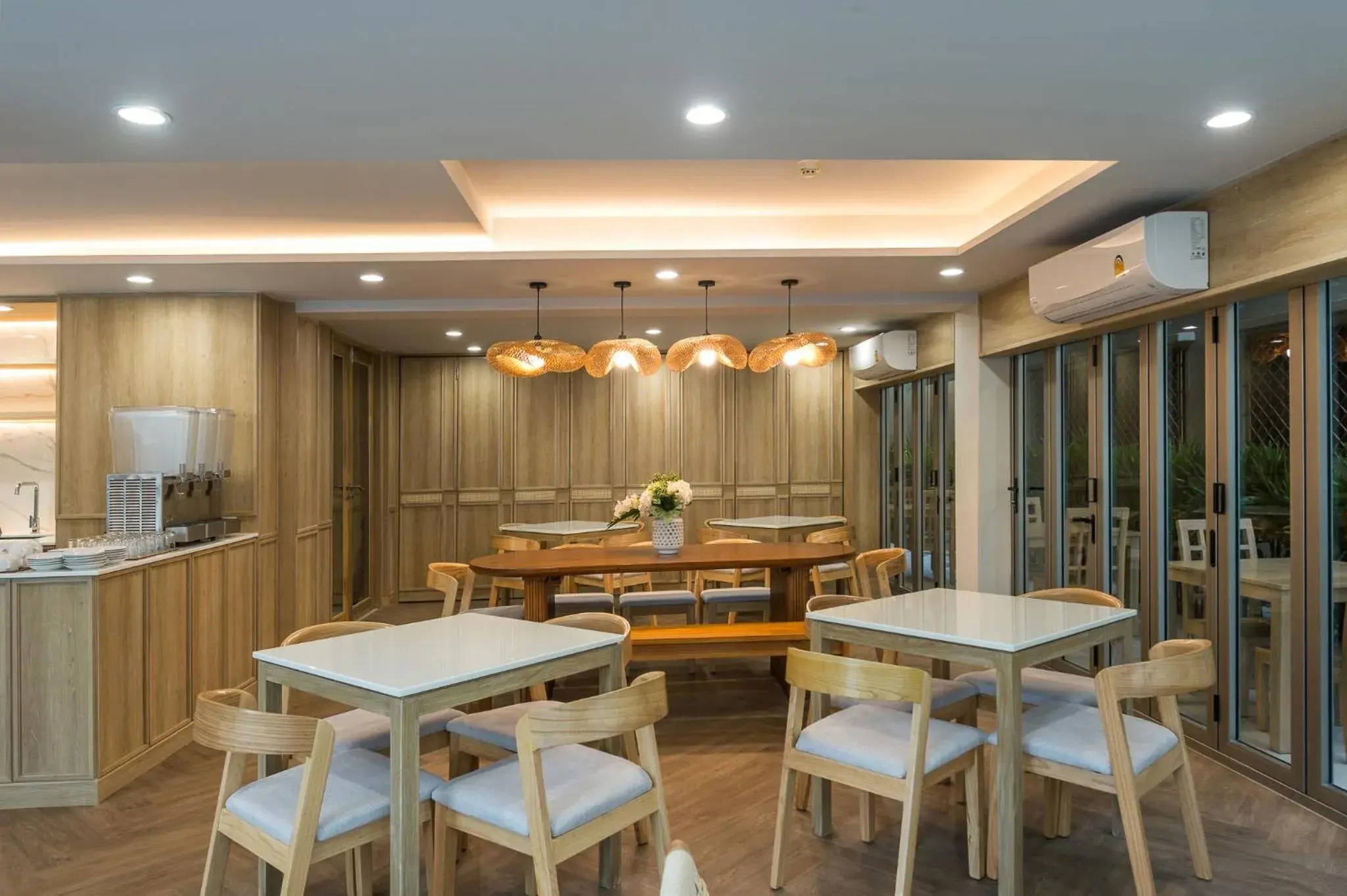 Restaurant/places to eat in Aonang All Seasons Beach Resort Restaurant/places to eat in Aonang All Seasons Beach Resort